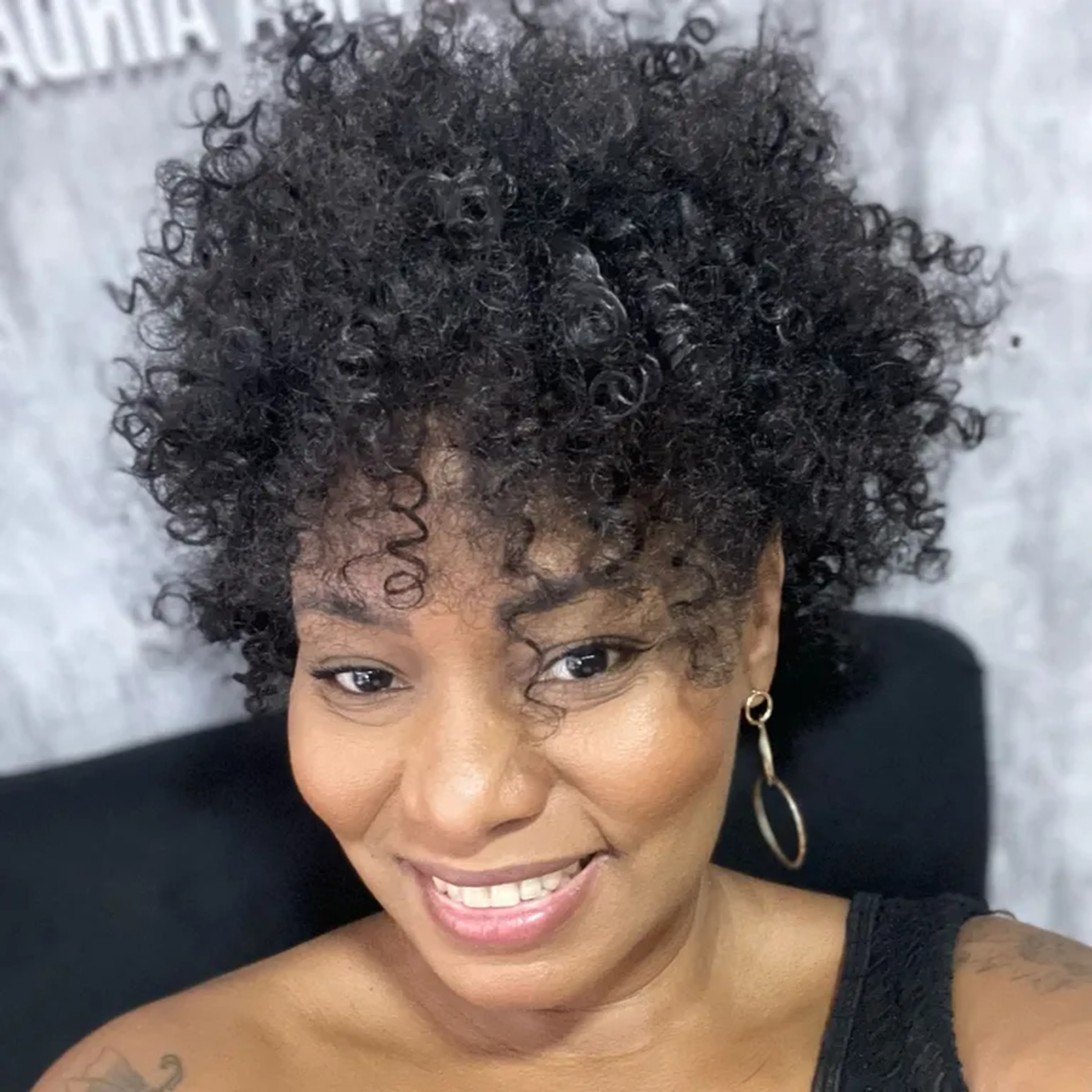 Afro puff com franja imagem
