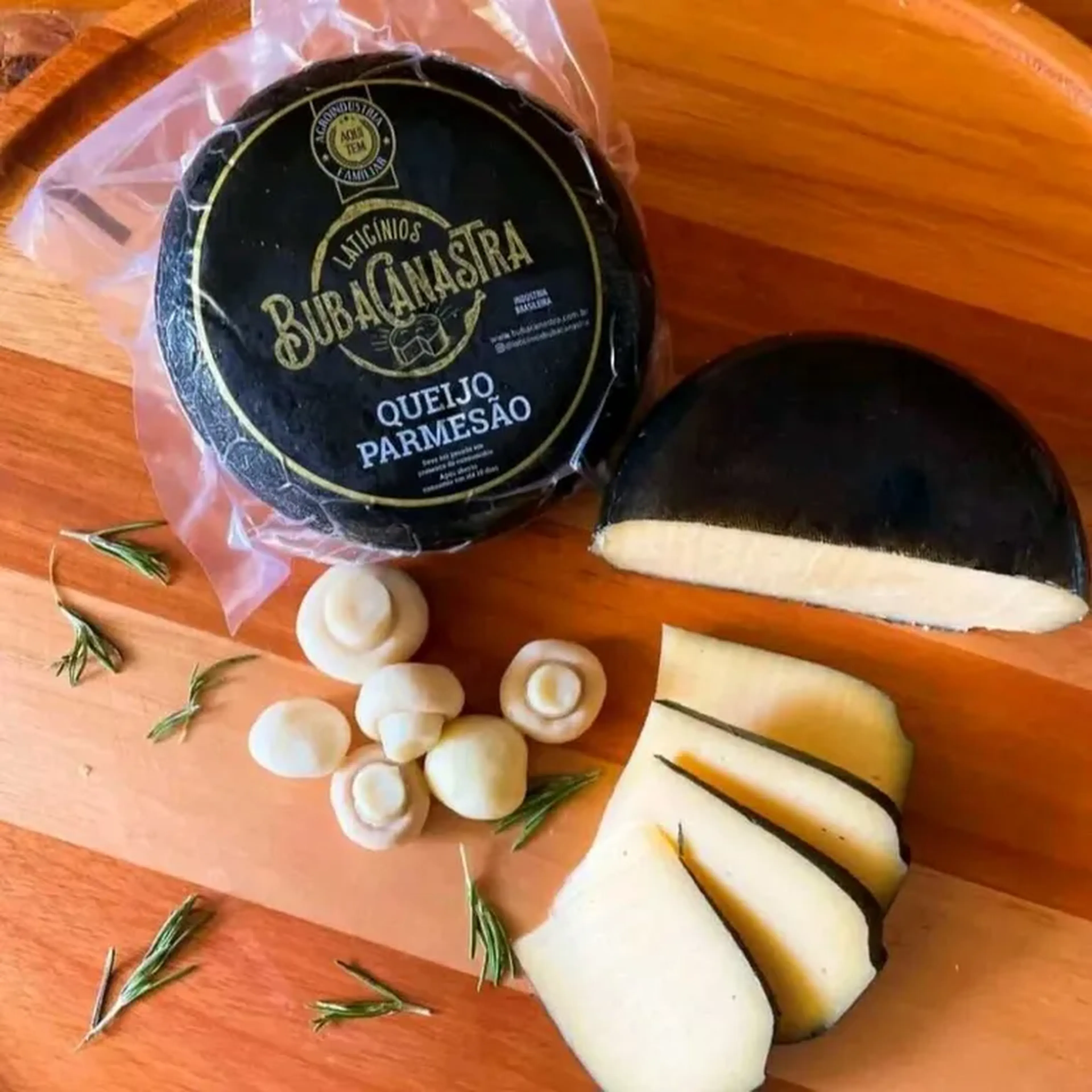 QUEIJO PARMESÃO PRETO imagem