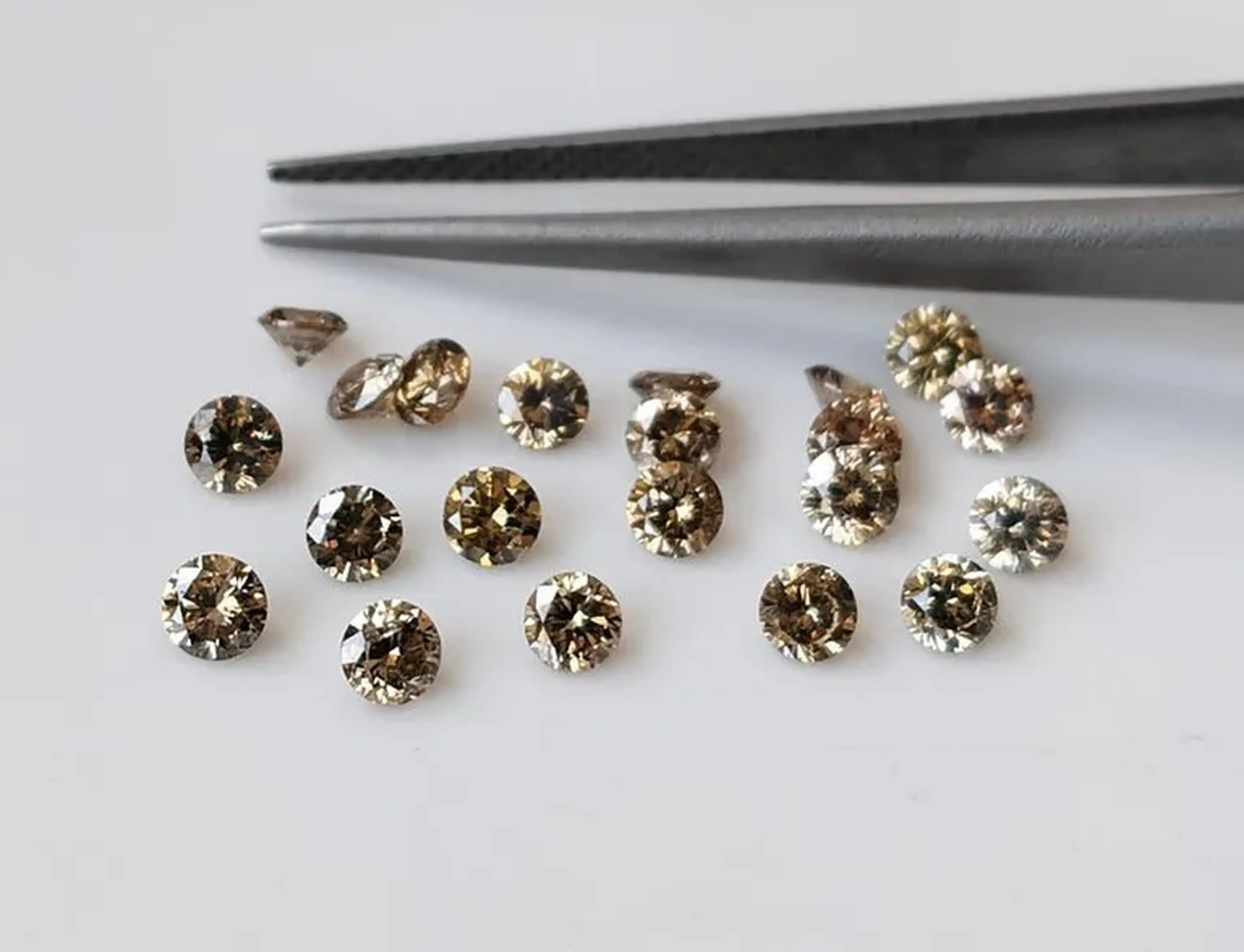 Diamantes Marrons VS L 0,01-0,02 Quilates imagem