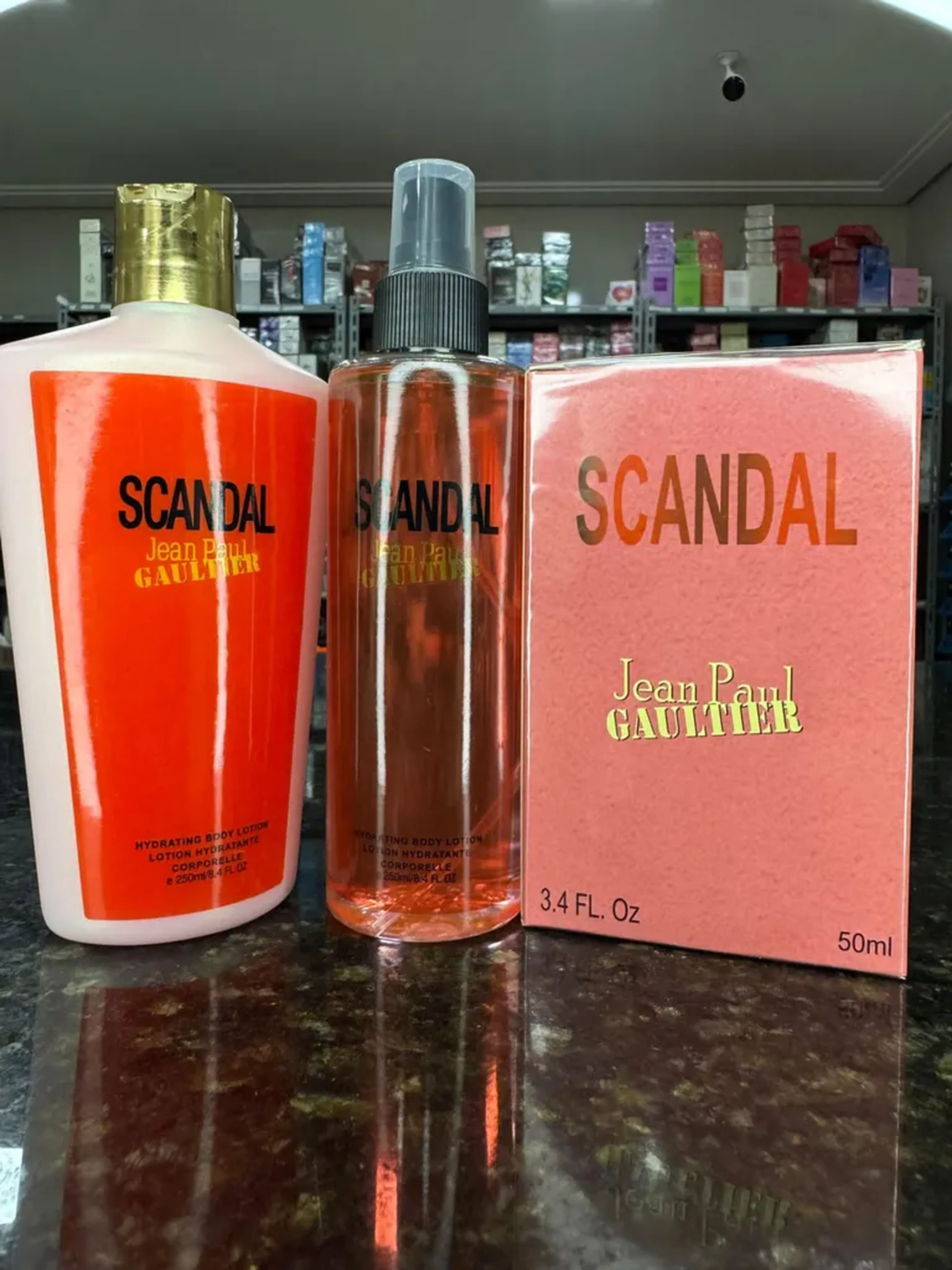 Kit Feminino Scandal-Perfume 50ml+Body Splash+Hidratante) imagem