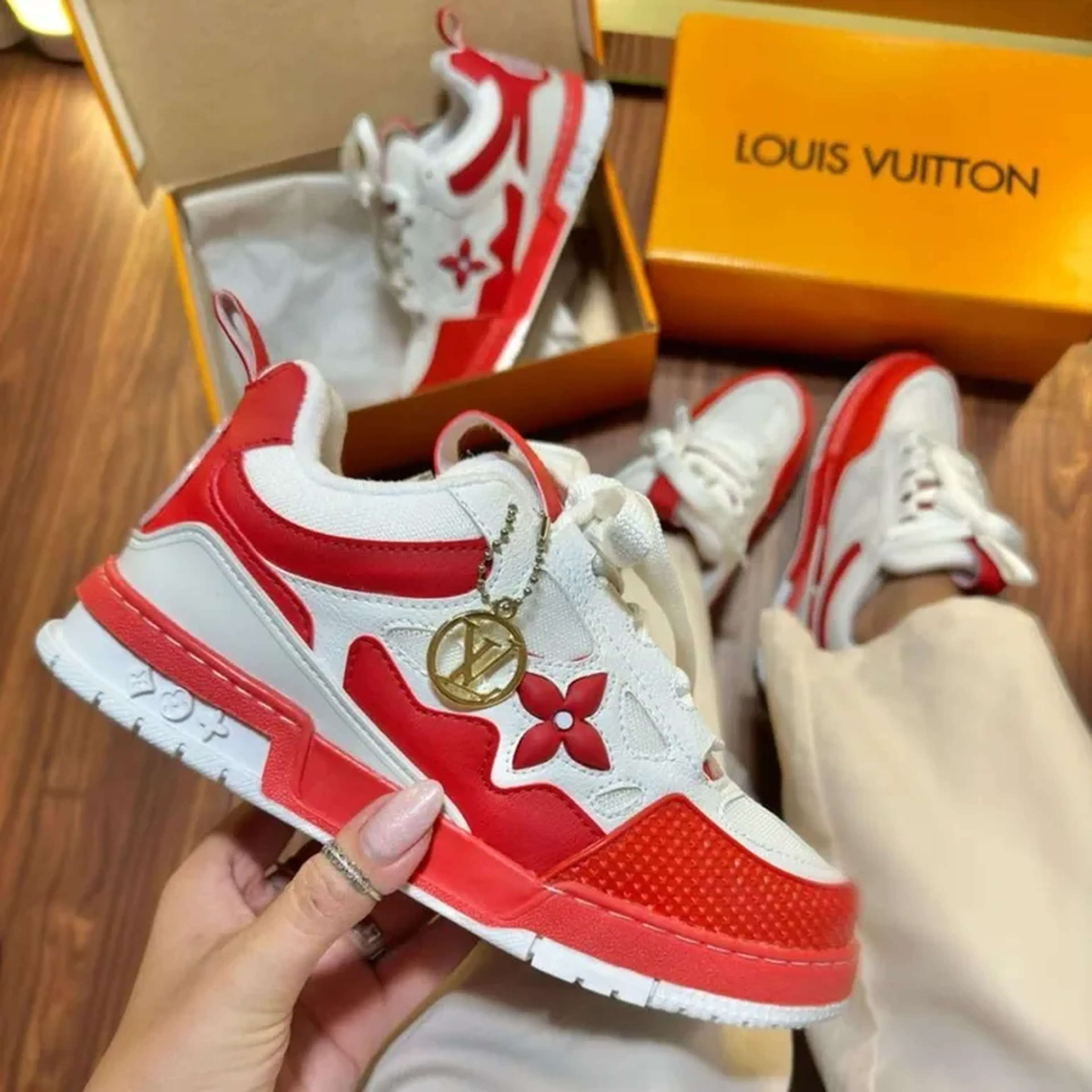 Louis Vuitton Skate P Vermelho e Branco imagem
