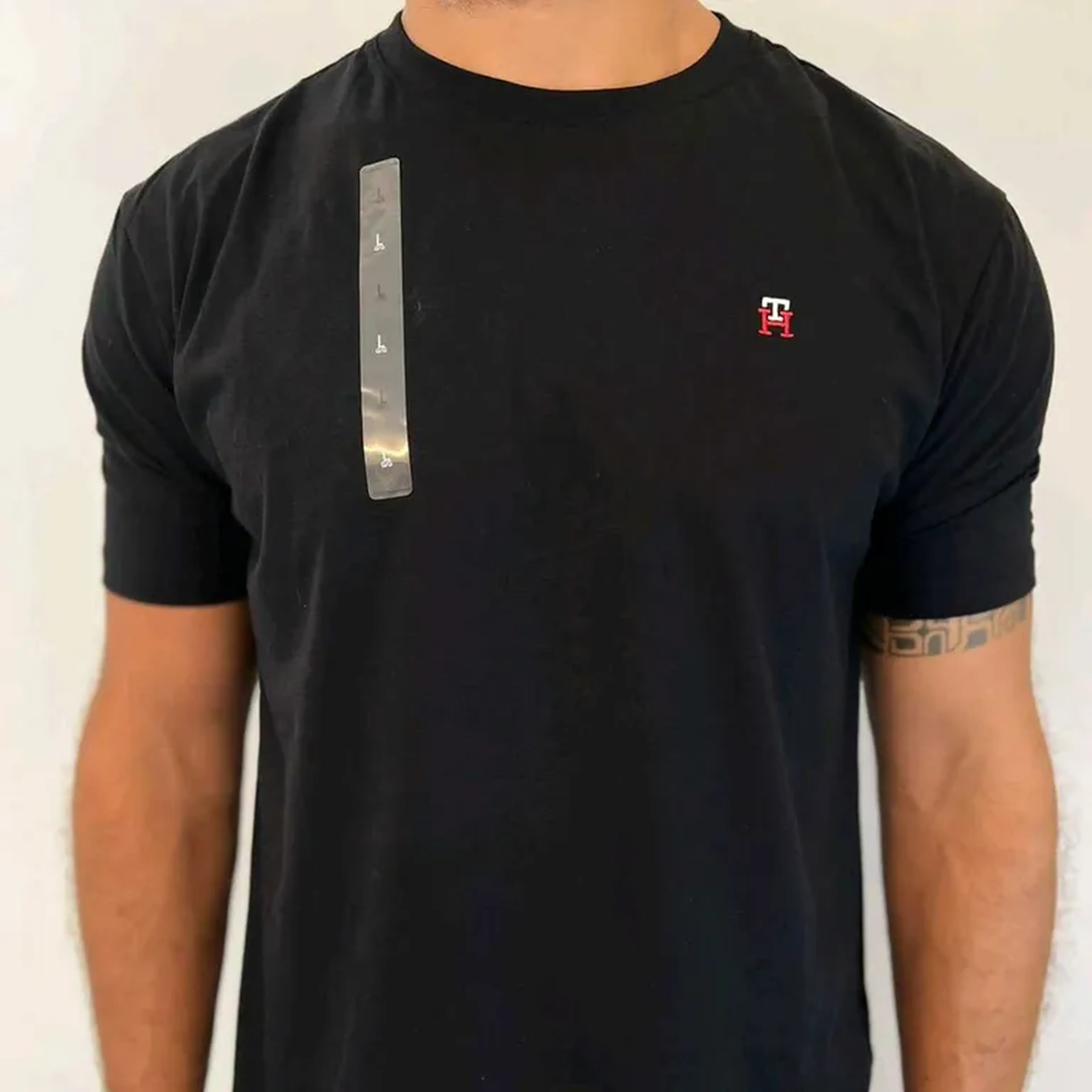 Camiseta Tommy H preta imagem