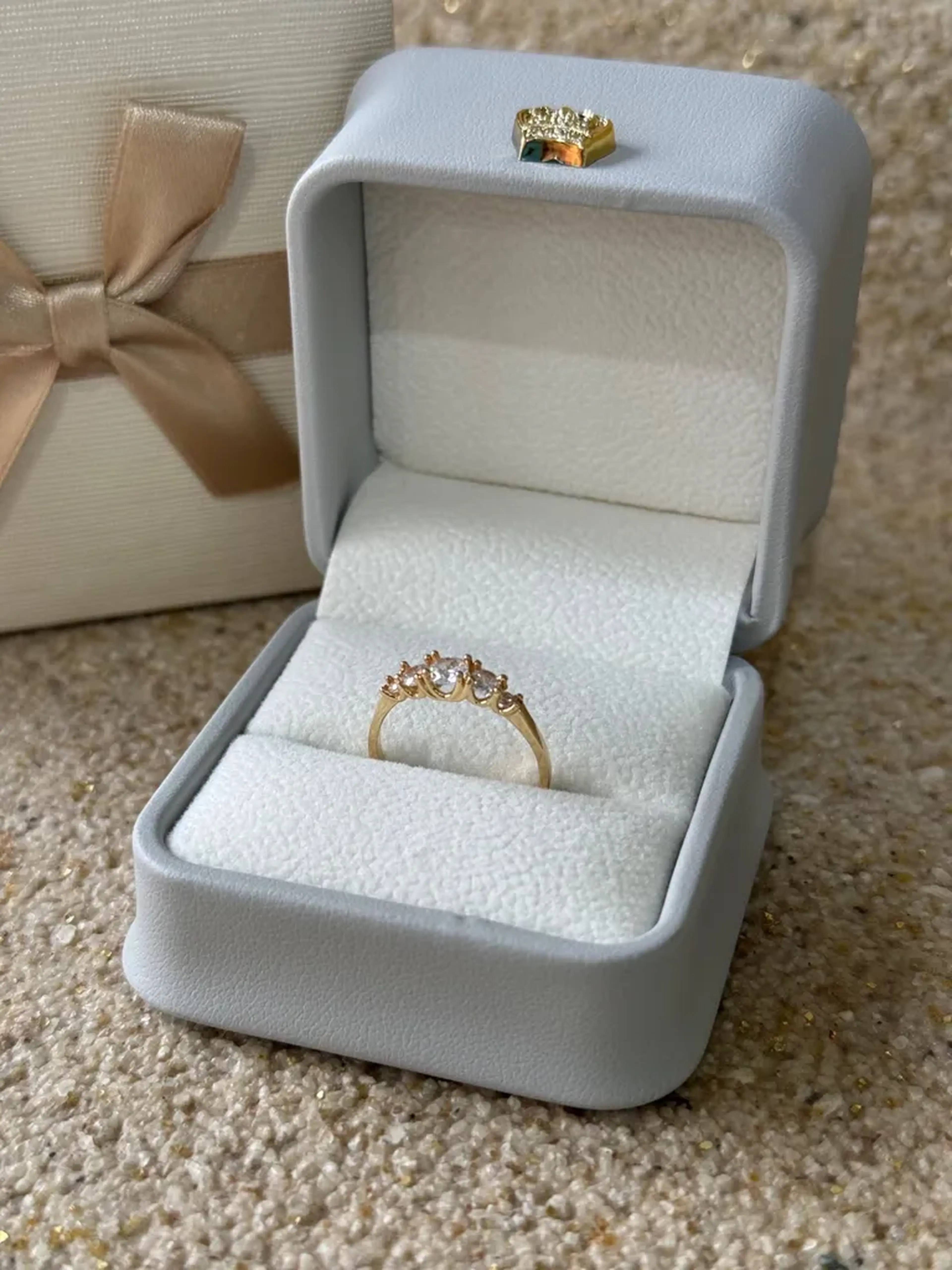Anel Debutante Ouro 18k imagem