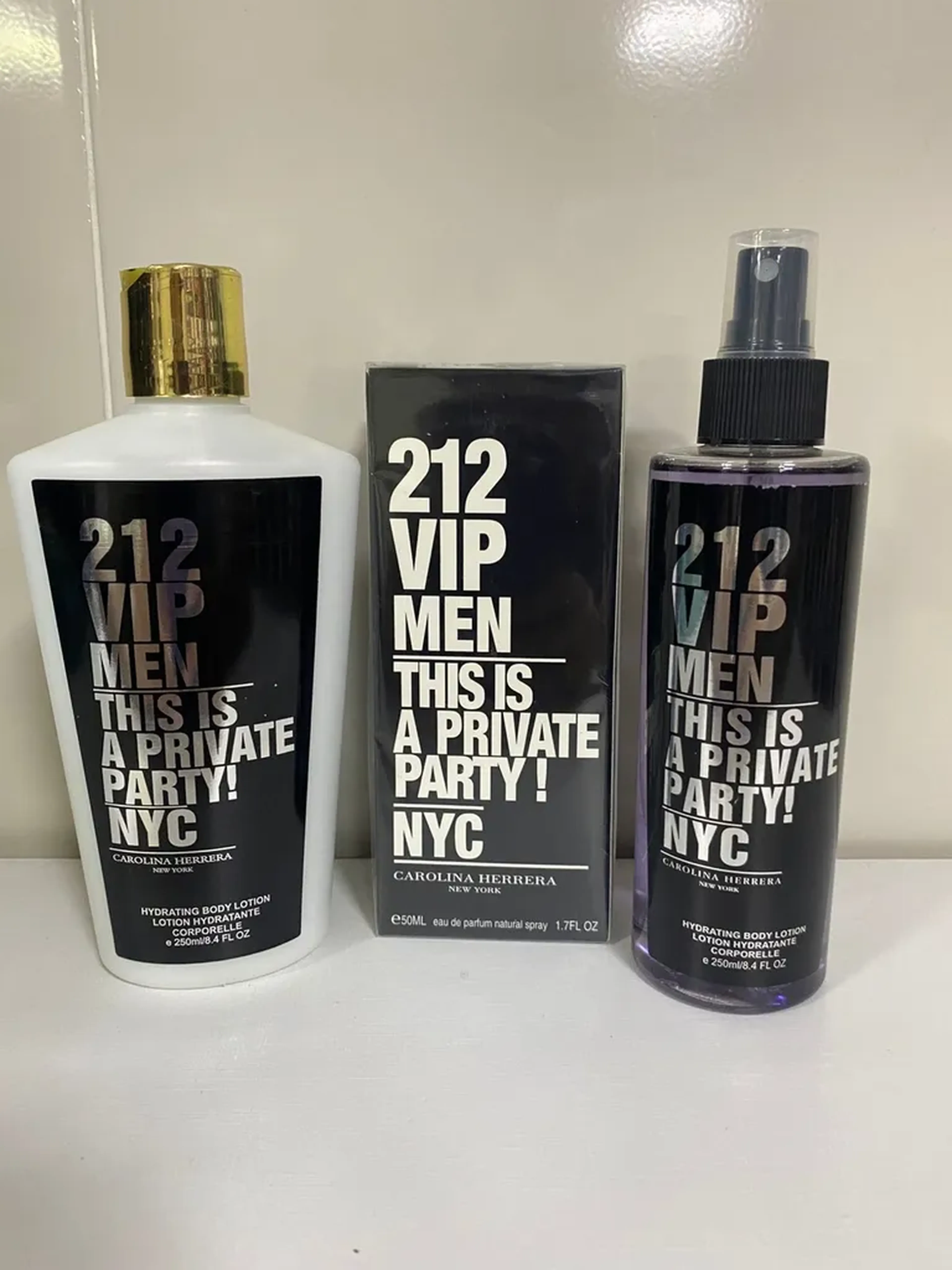 Kit Masculino 212 Vip-Perfume 50ml+Body Splash+Hidratante) imagem