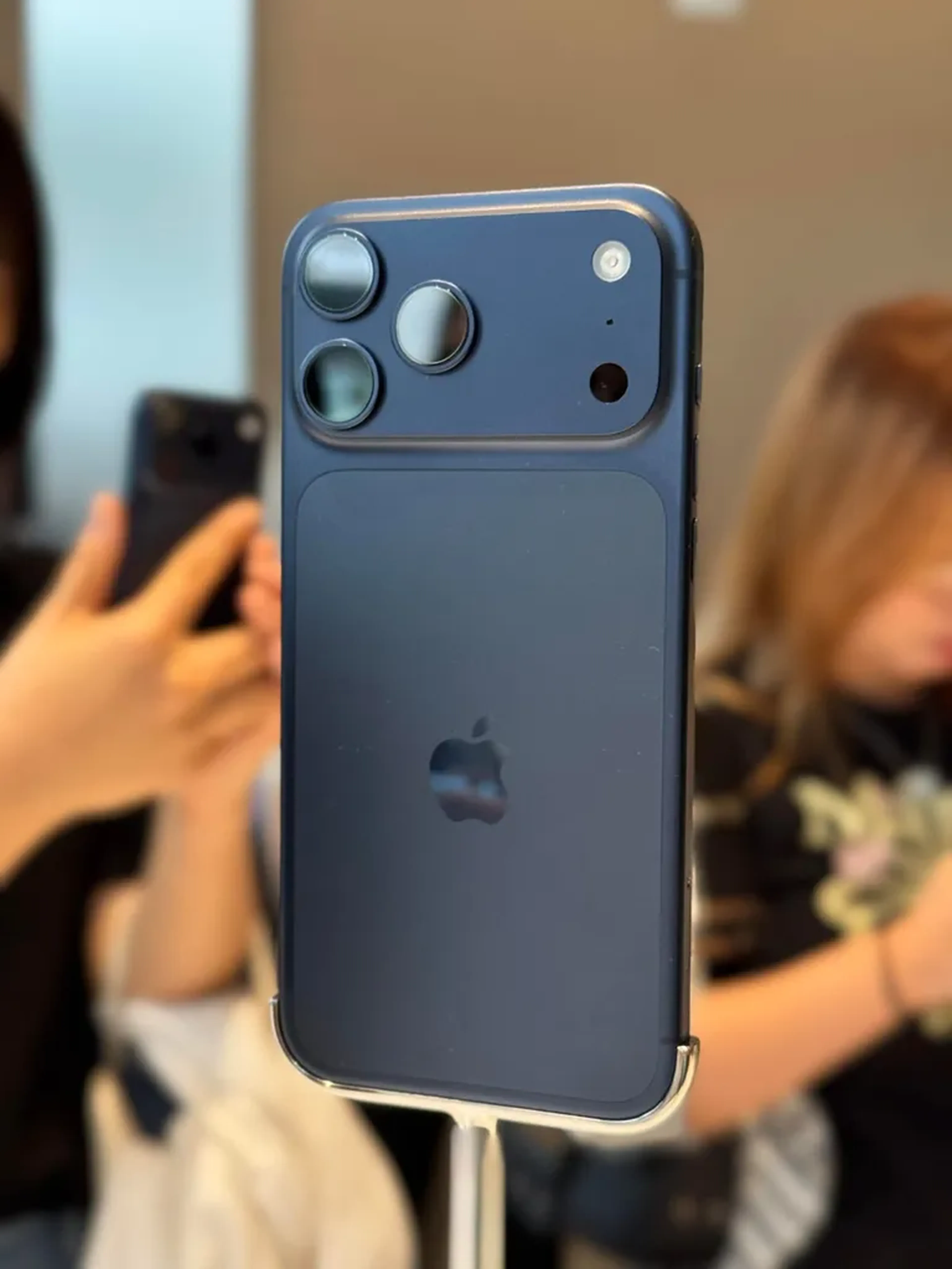 iPhone 17 Pro + 256GB - Azul imagem
