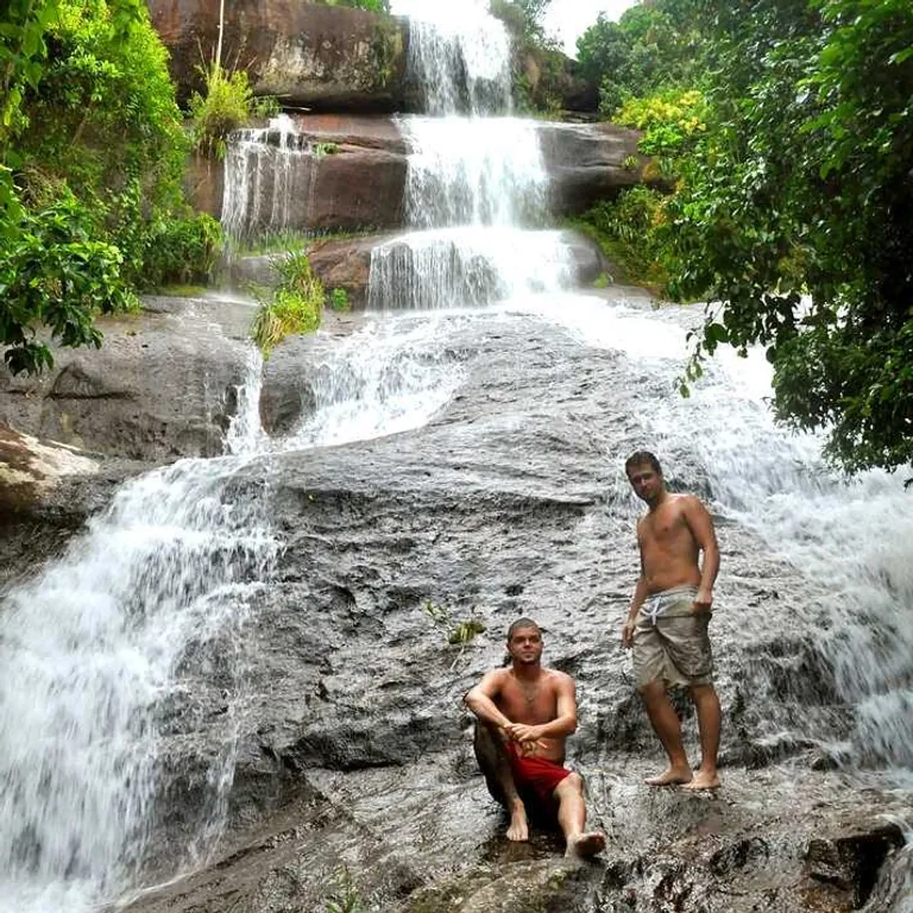 CACHOEIRA COURO DO BOI EM ILHABELA imagem