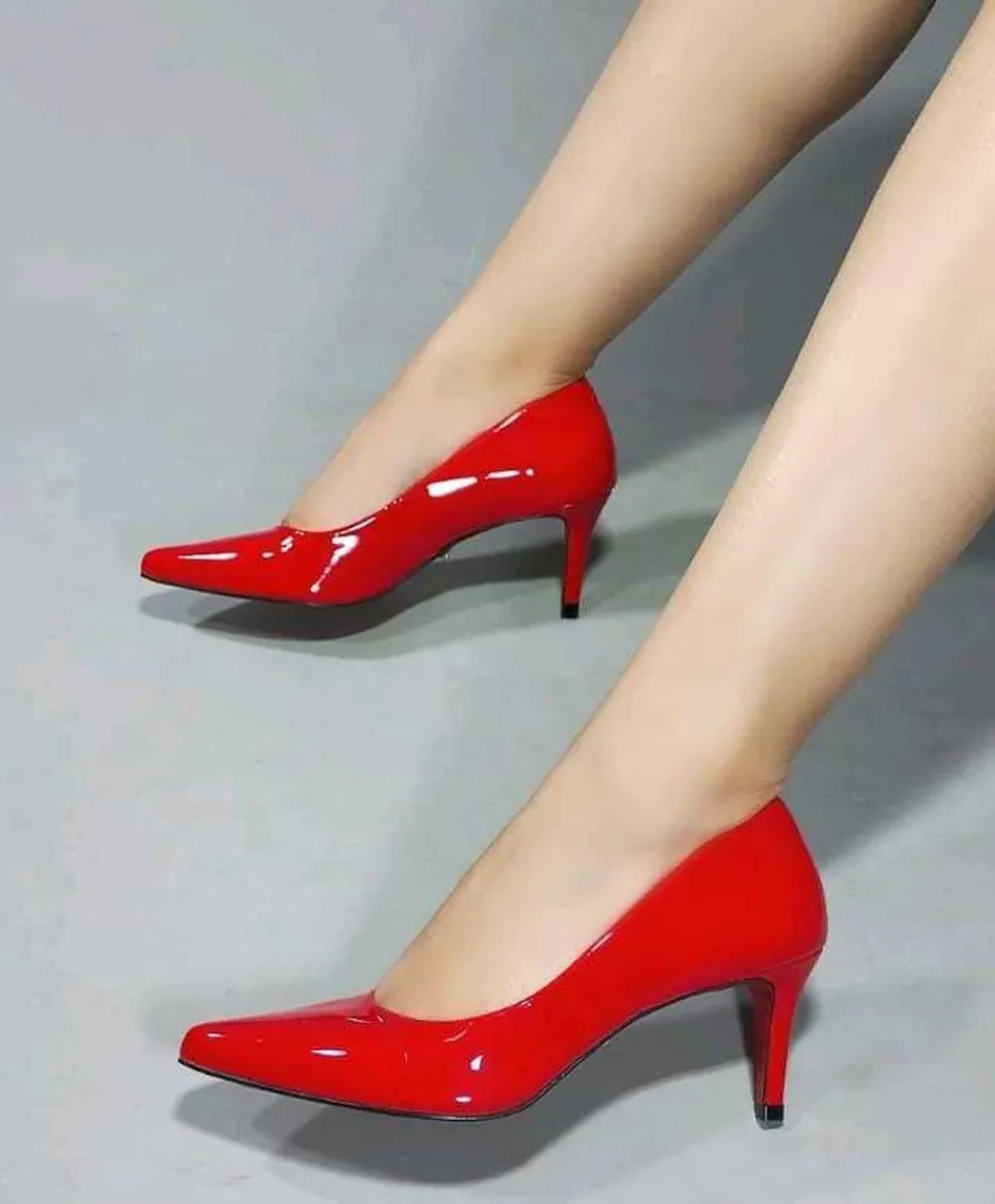 scarpin verniz vermelho salto 7 cm imagem