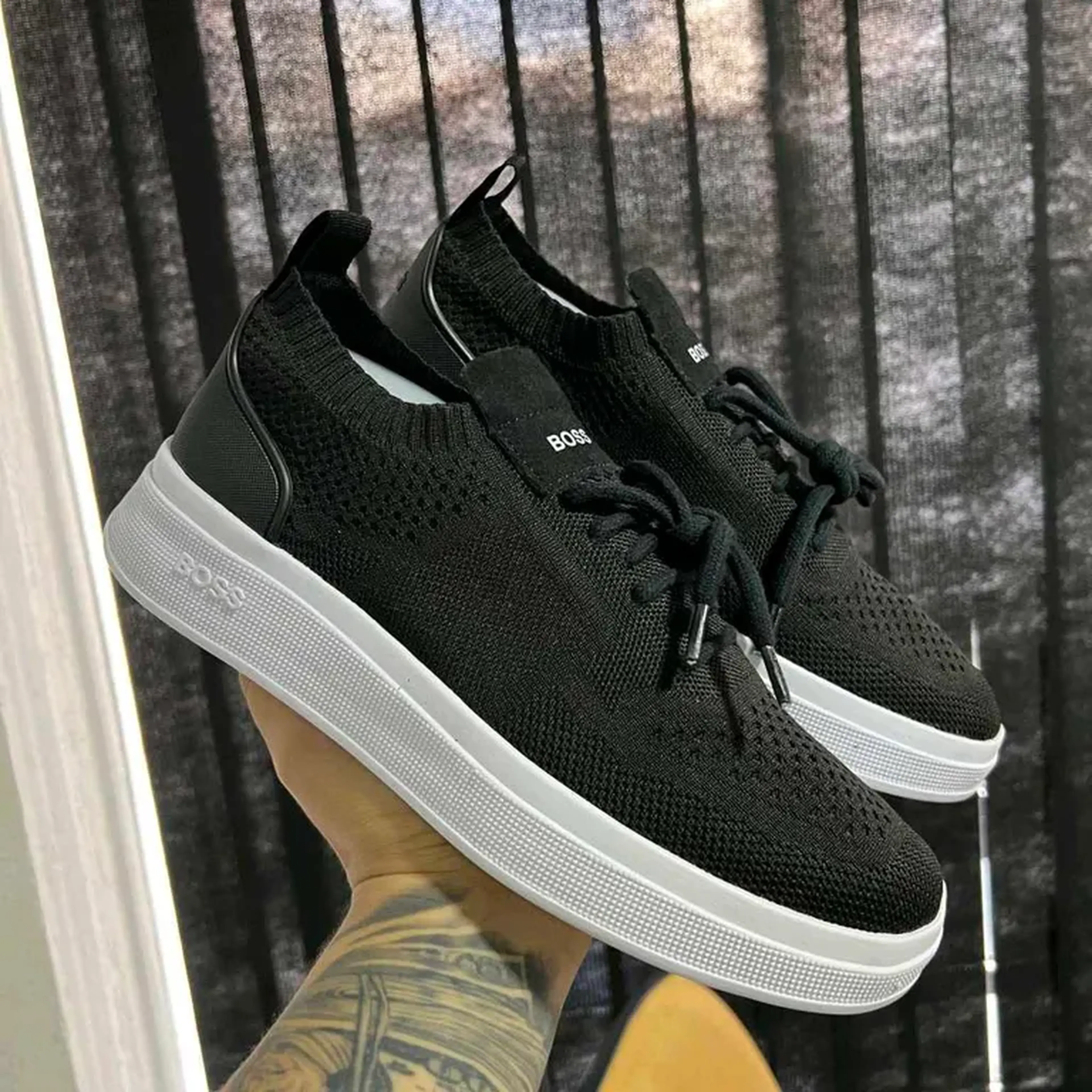 Tênis Boss Knit Sneaker Buzios Black e white imagem