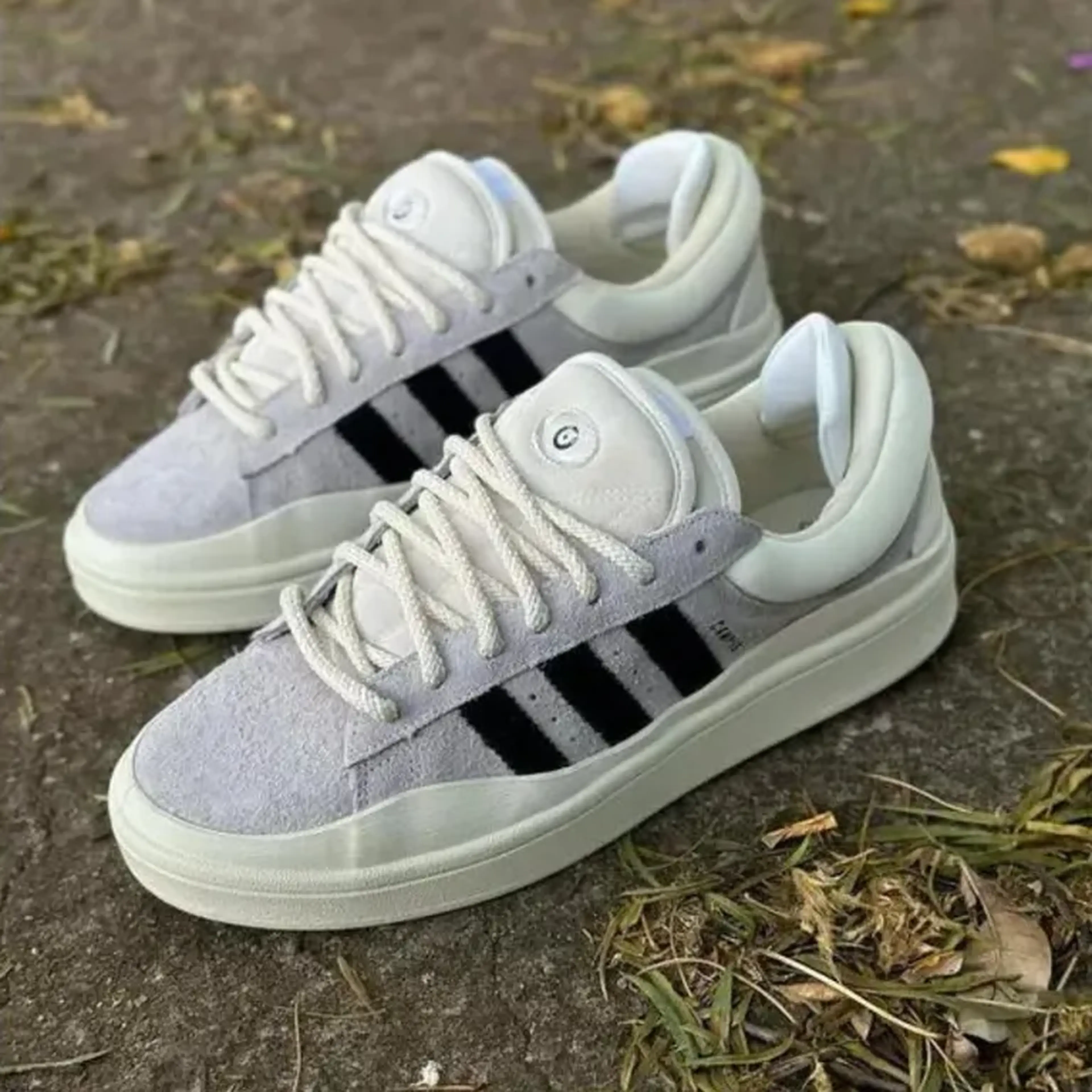 Adidas Bad Bunny Bege e Preto Premium imagem