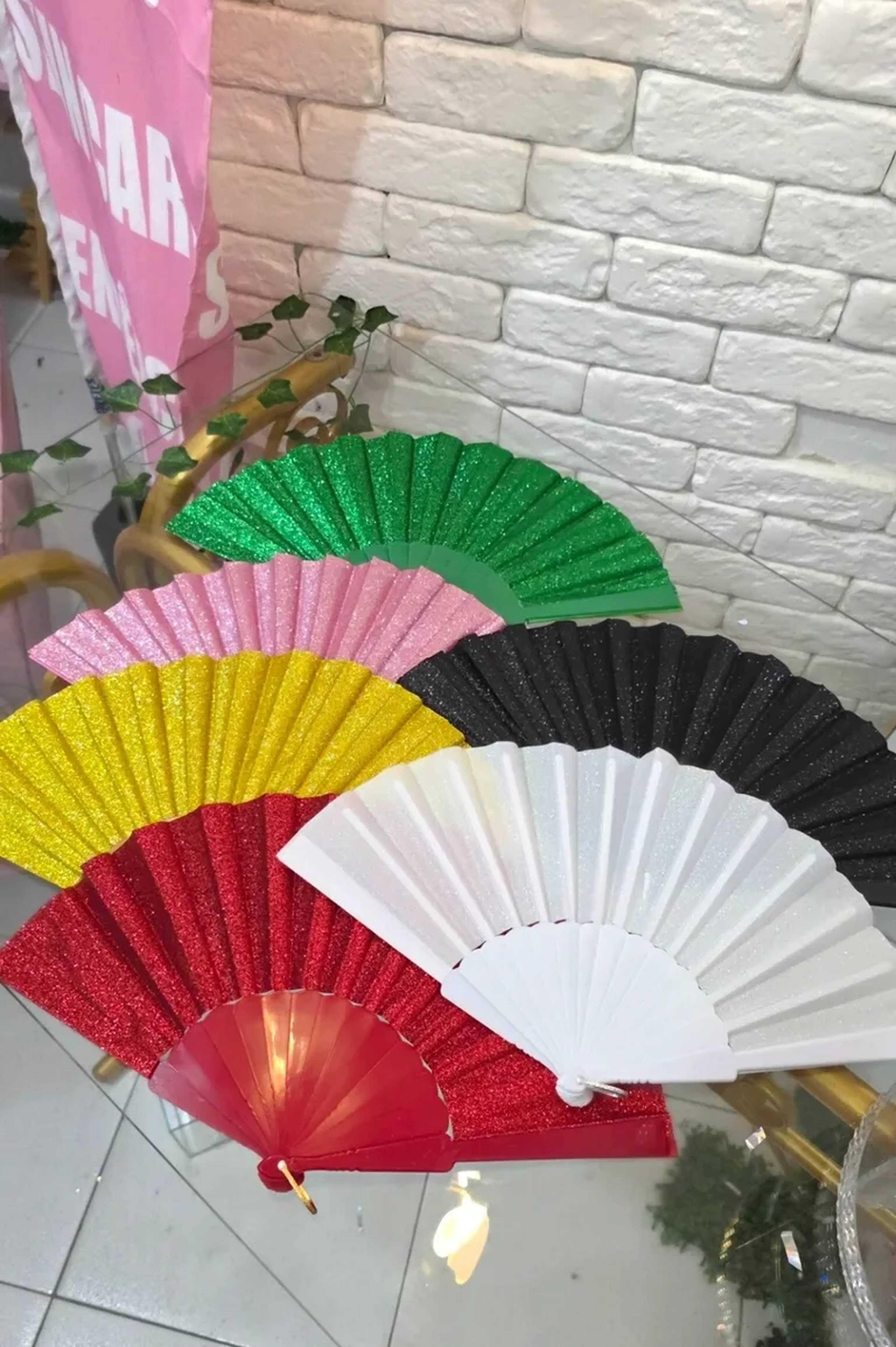 Leque de Tecido Brilhante imagem