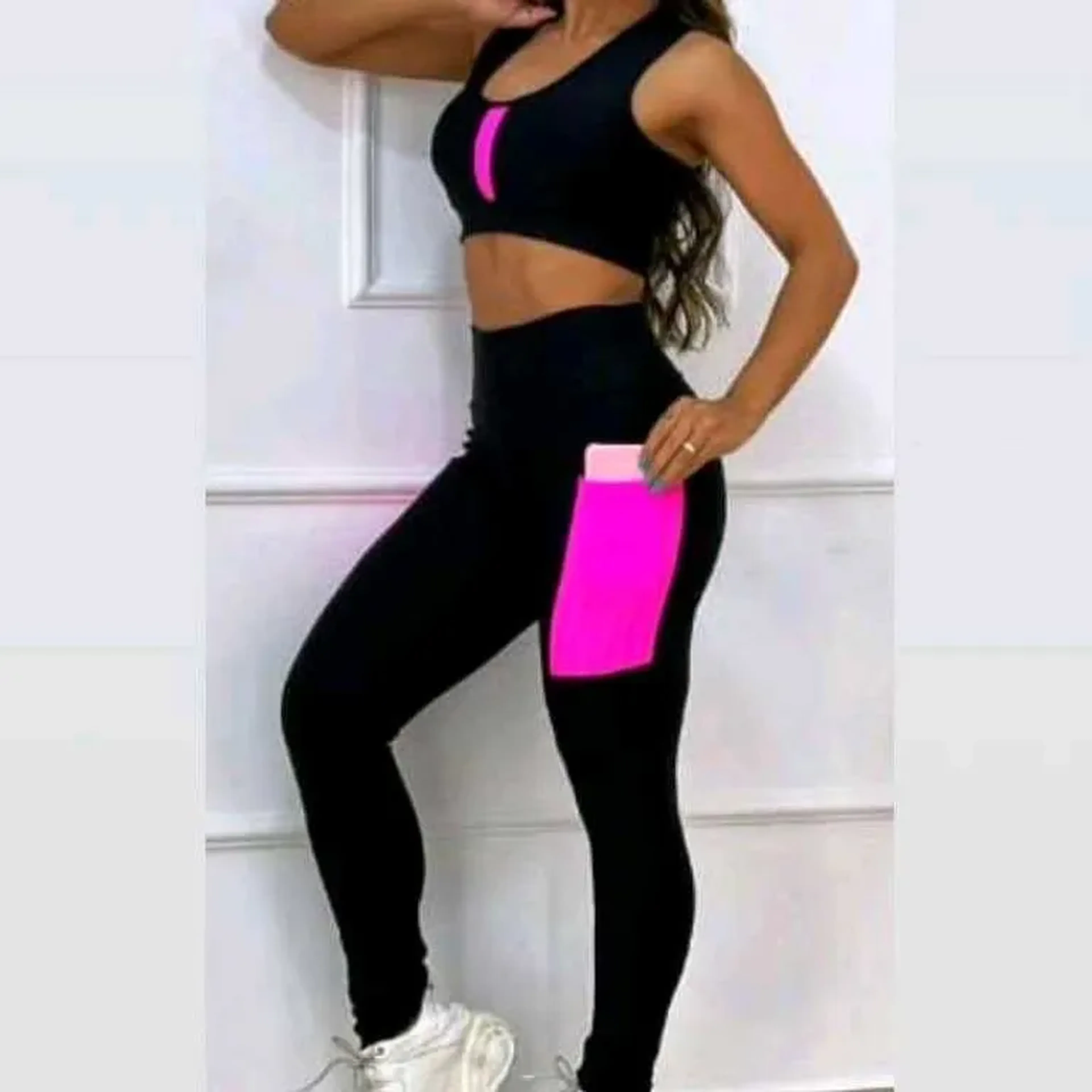 Conjunto fitwear calça preto com bolso pink imagem