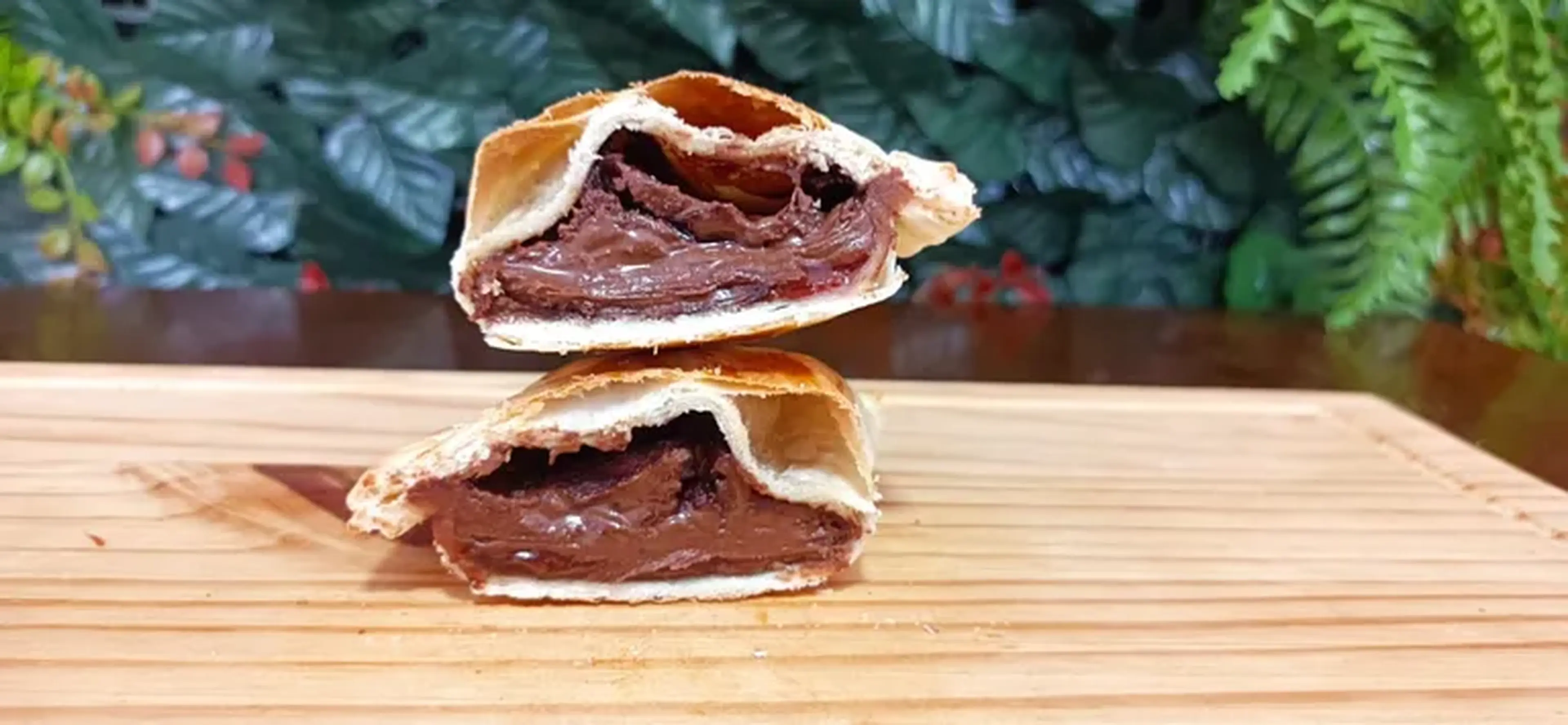 Empanada de Chocolate ao Leite com Morango imagem