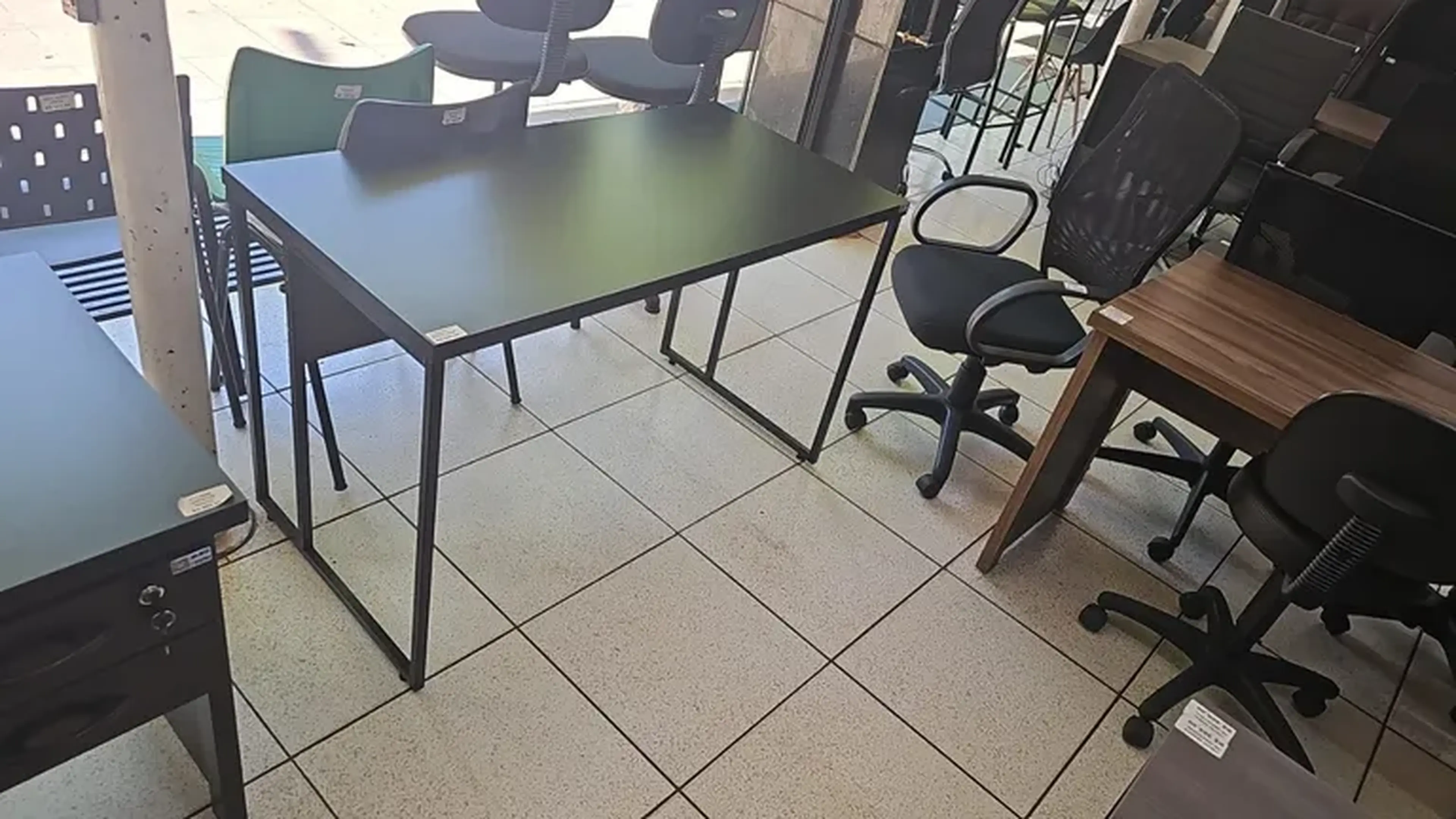 MESA SEM GAVETAS 80X60X74 TAMPO BORDA 30MM FITADO ***PÉ INDUSTRI imagem