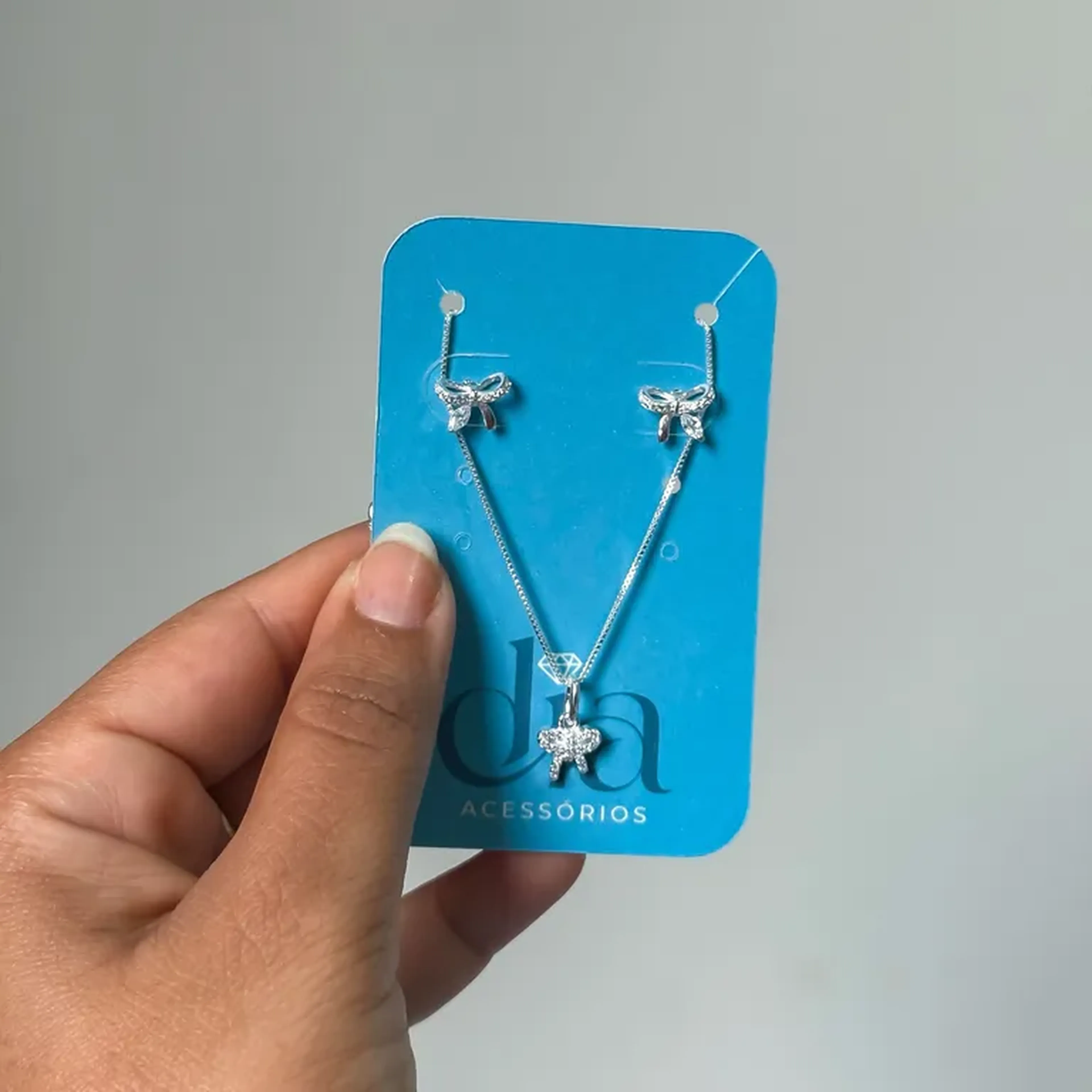 Brinco laço cravejado imagem