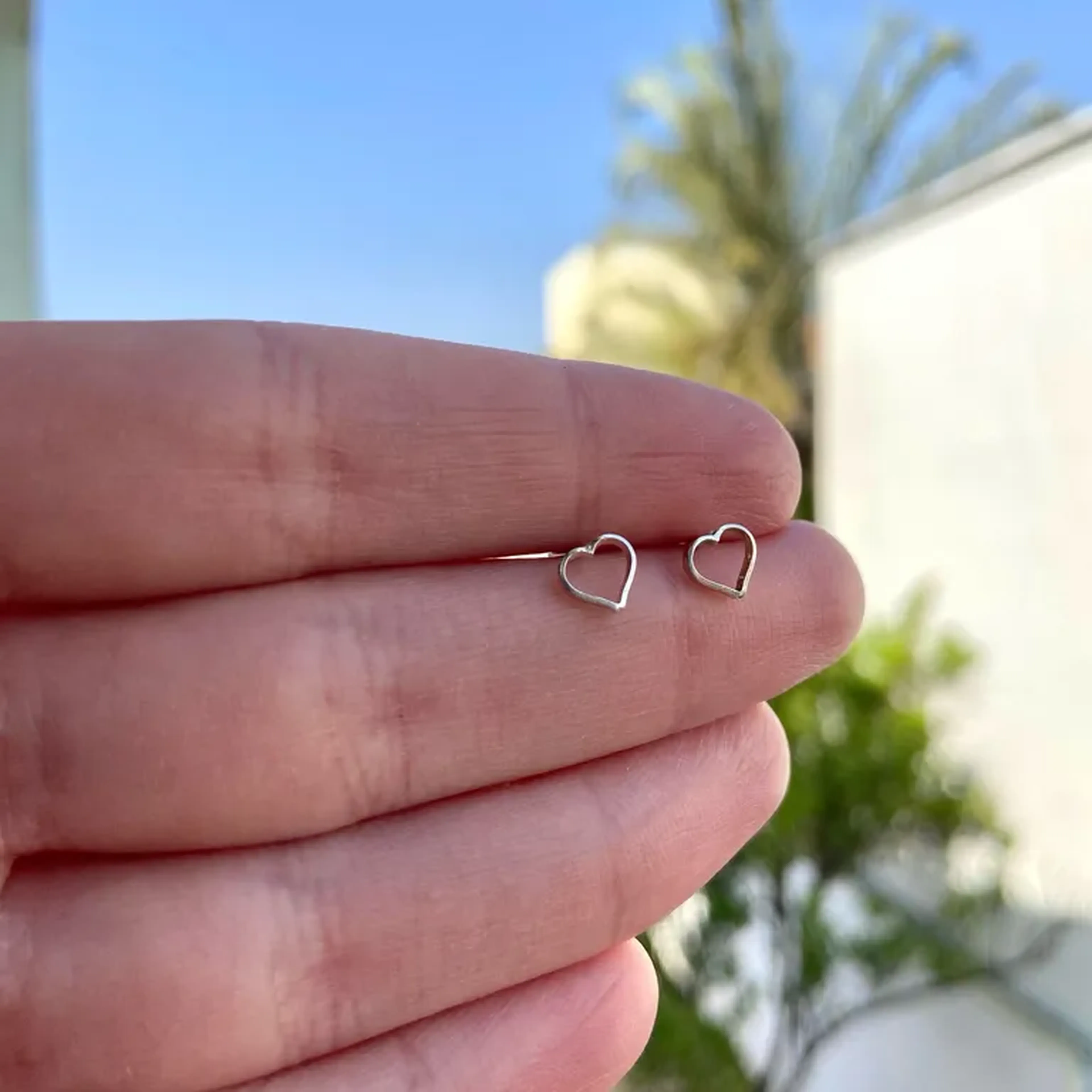 brinco coração vazado imagem