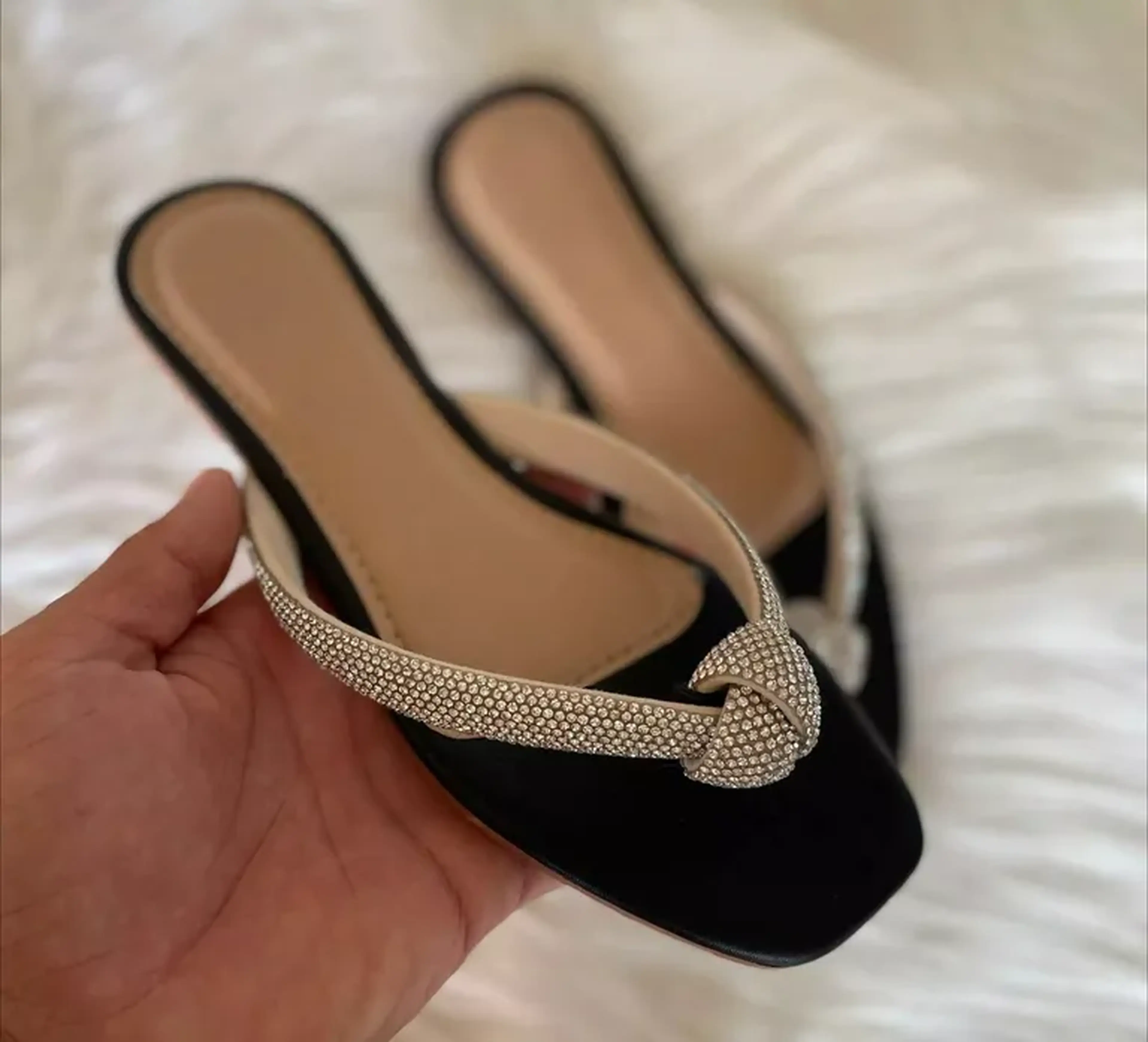 Rasteirinha chinelinho com nó de Strass Luxo - SR 07 Preto imagem