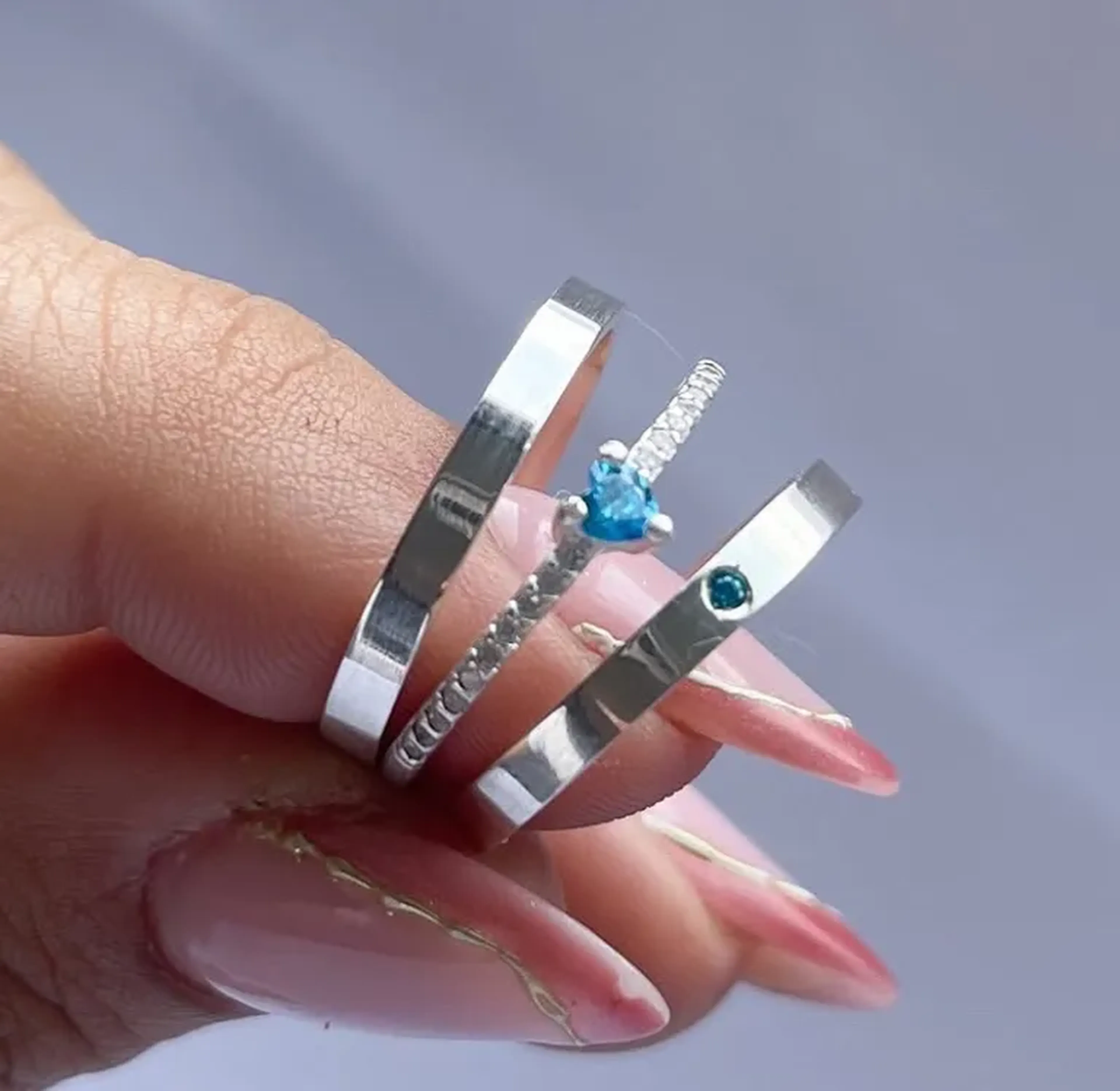 Par de aliança 2 MM cravejada (não incluso solitário) imagem