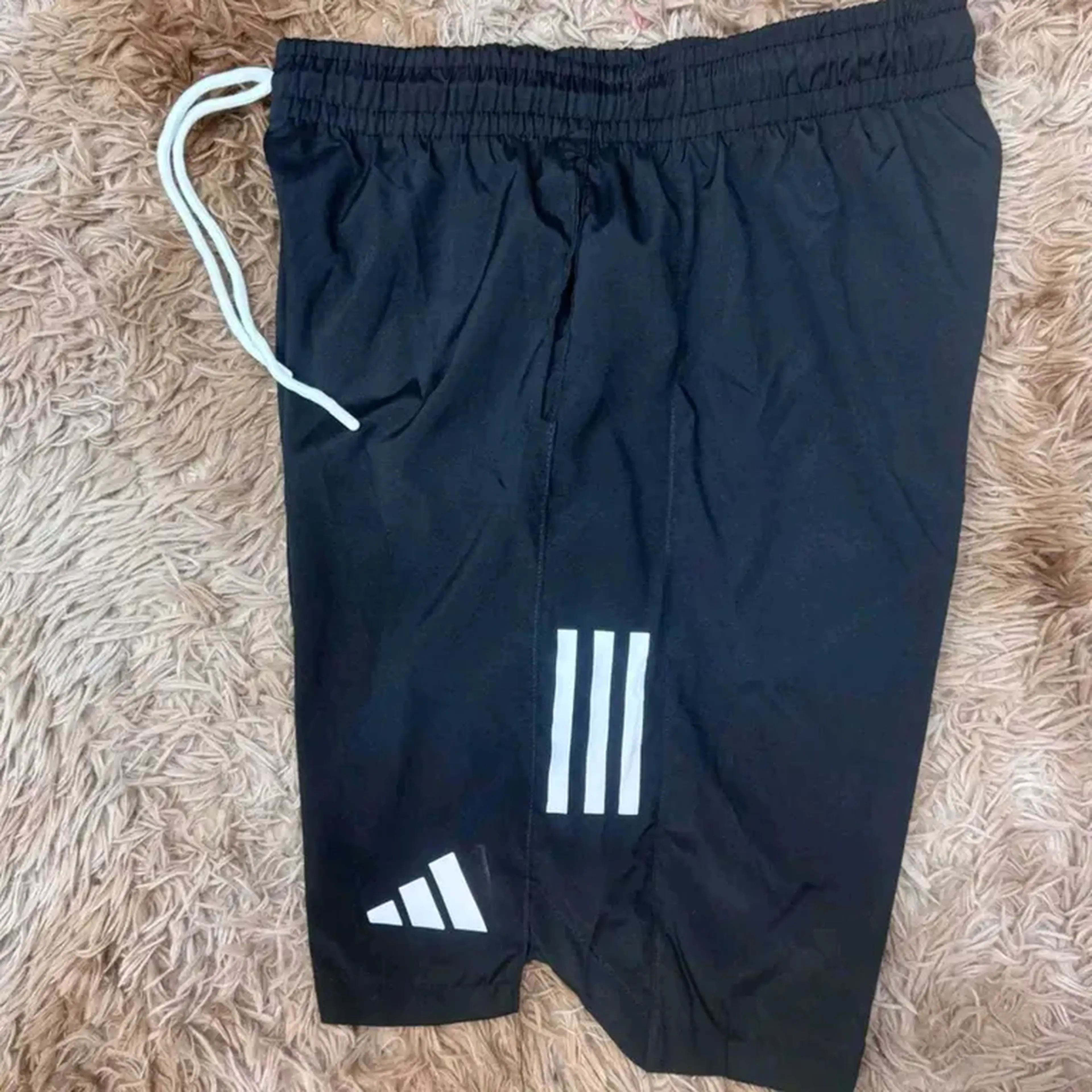 short adidas imagem