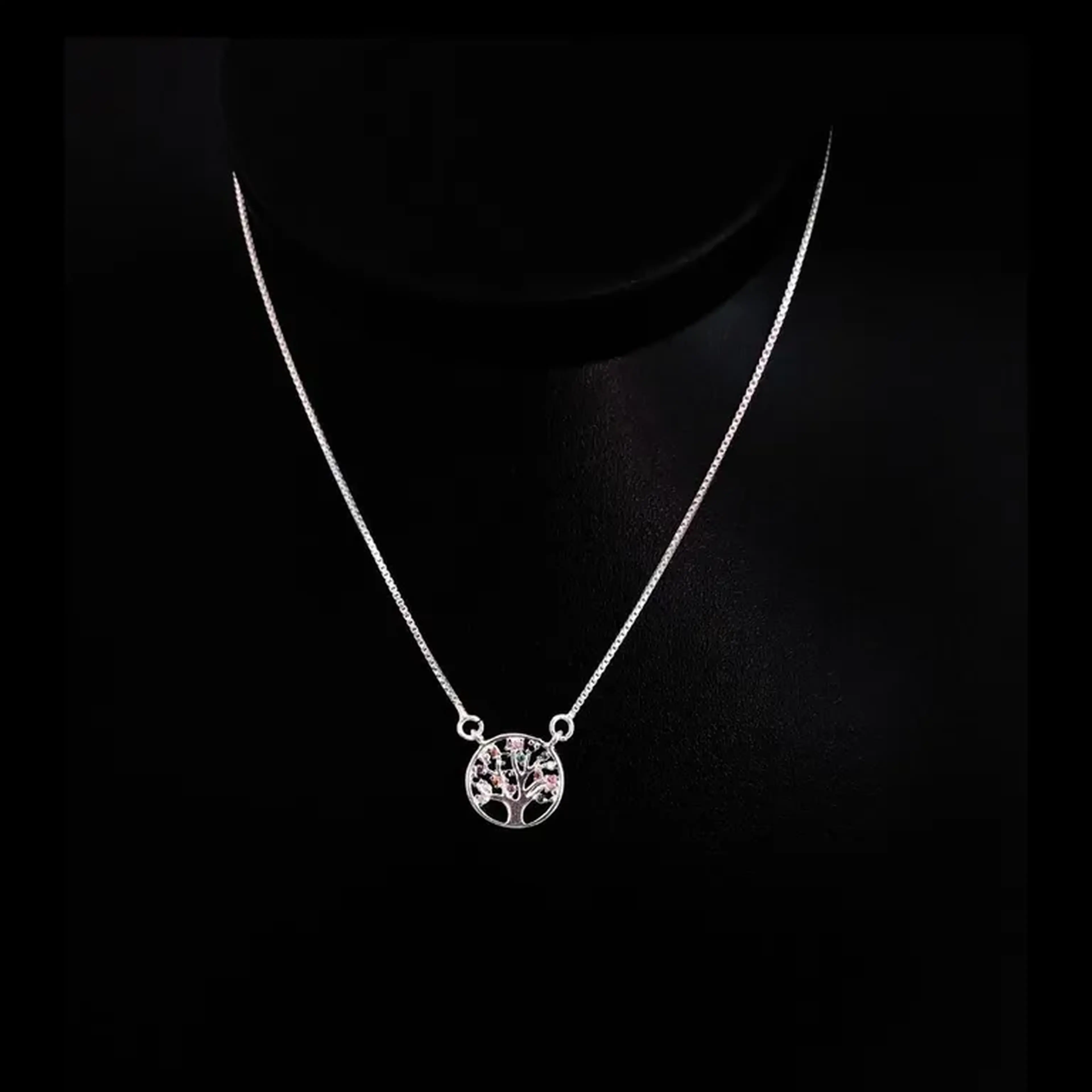Colar, arvore da vida com micro zirconias coloridas cravejadas. imagem