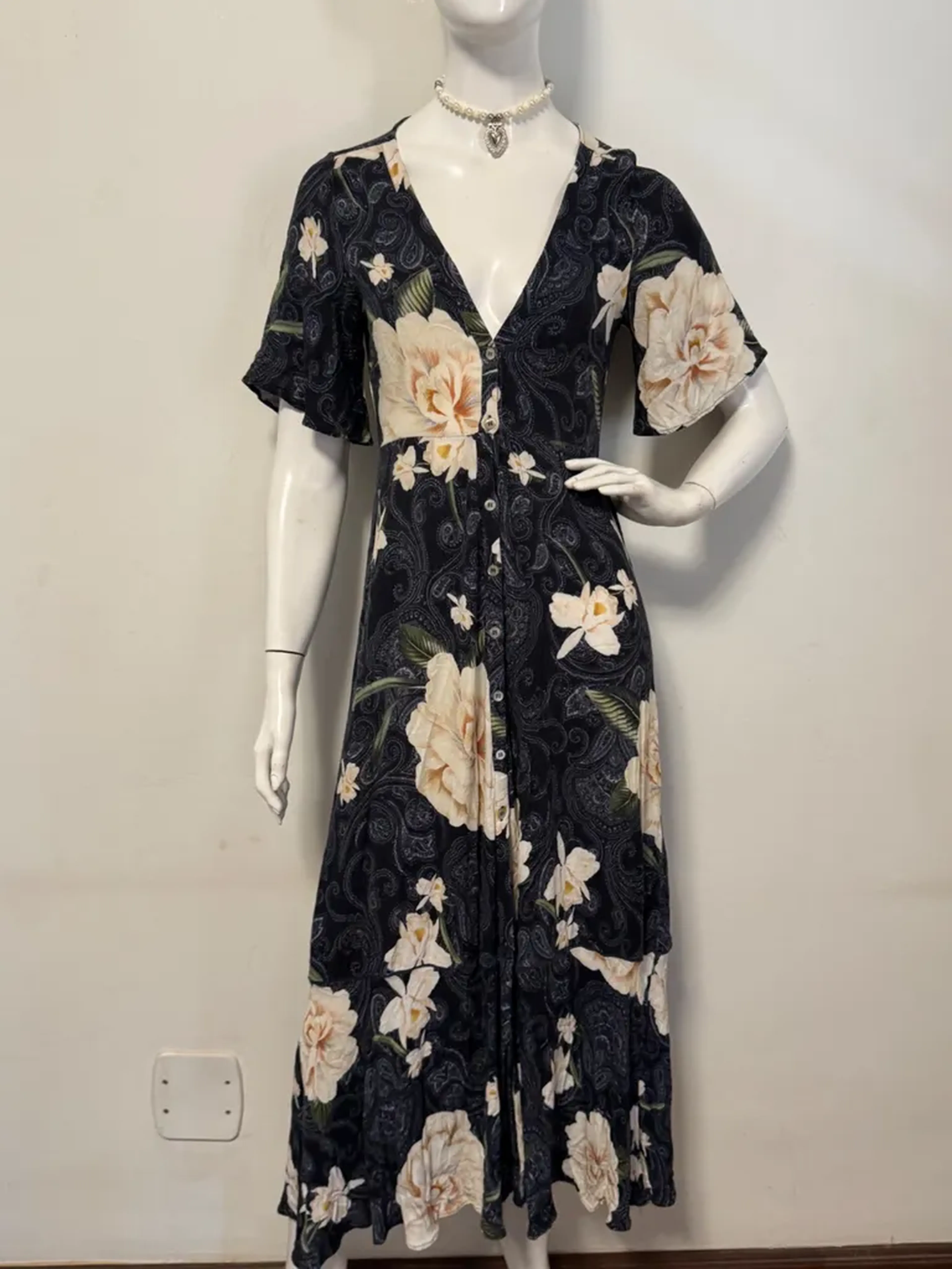 Vestido midi de botão imagem