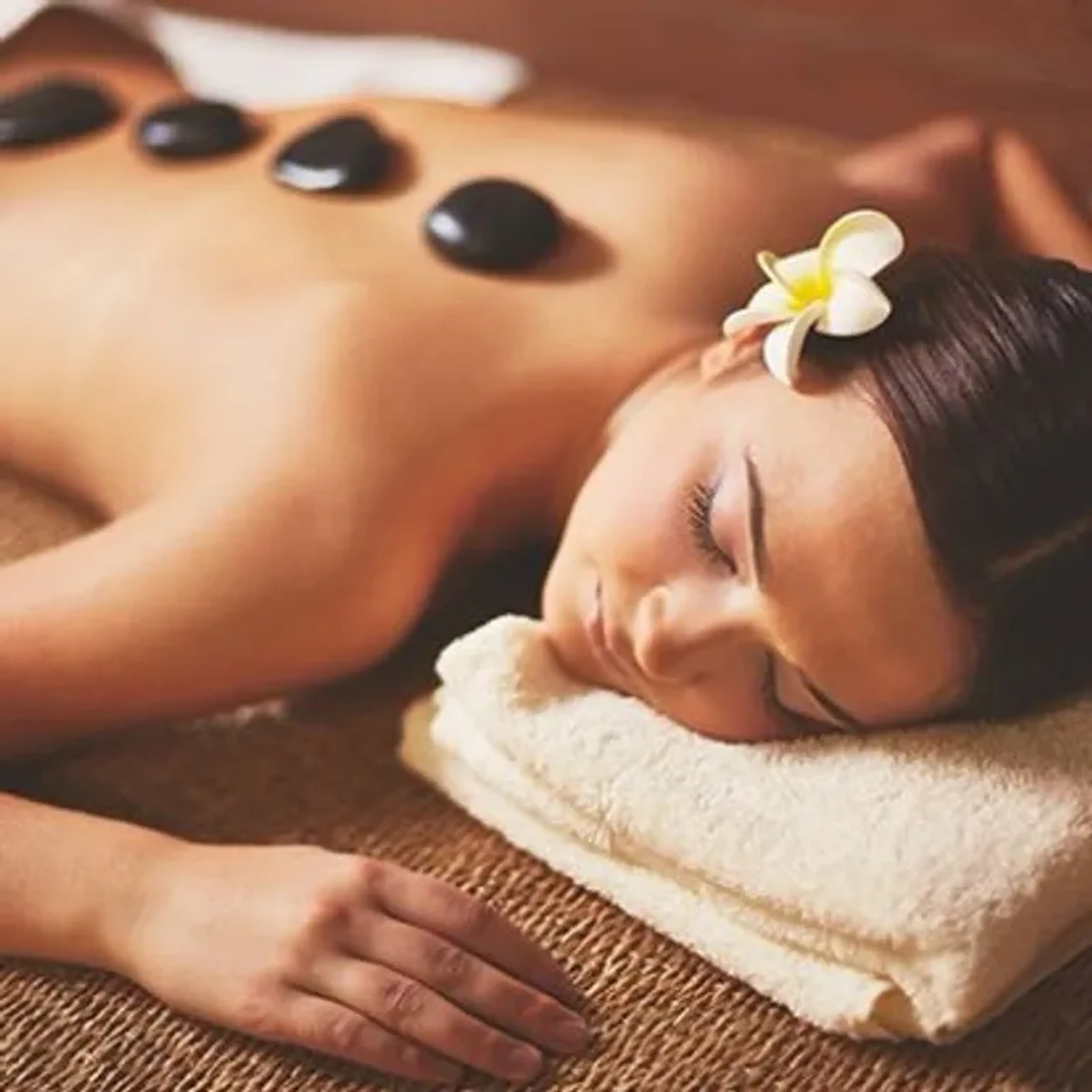 Massagem com Pedras Quentes imagem