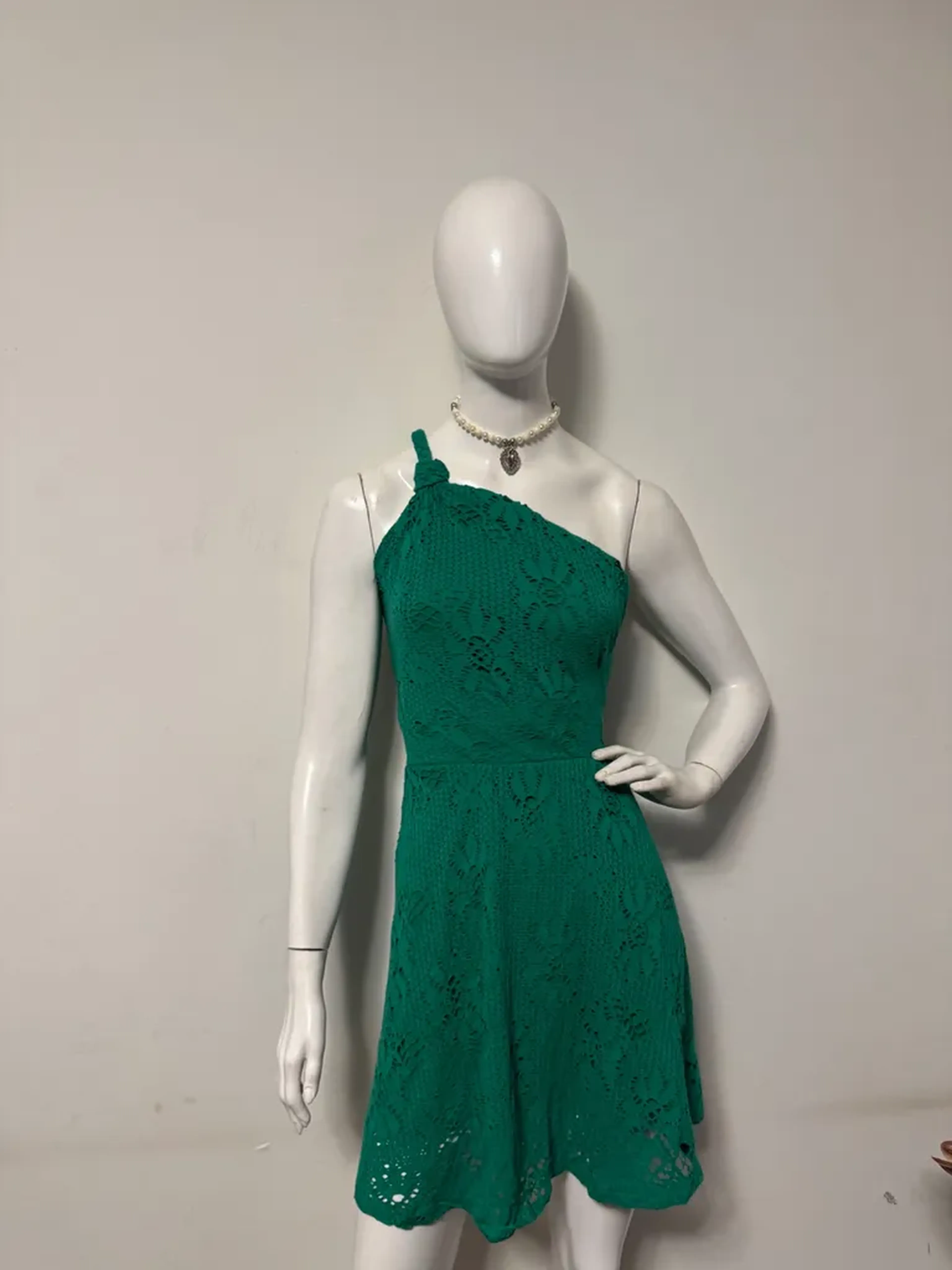 Vestido verde ombro único imagem