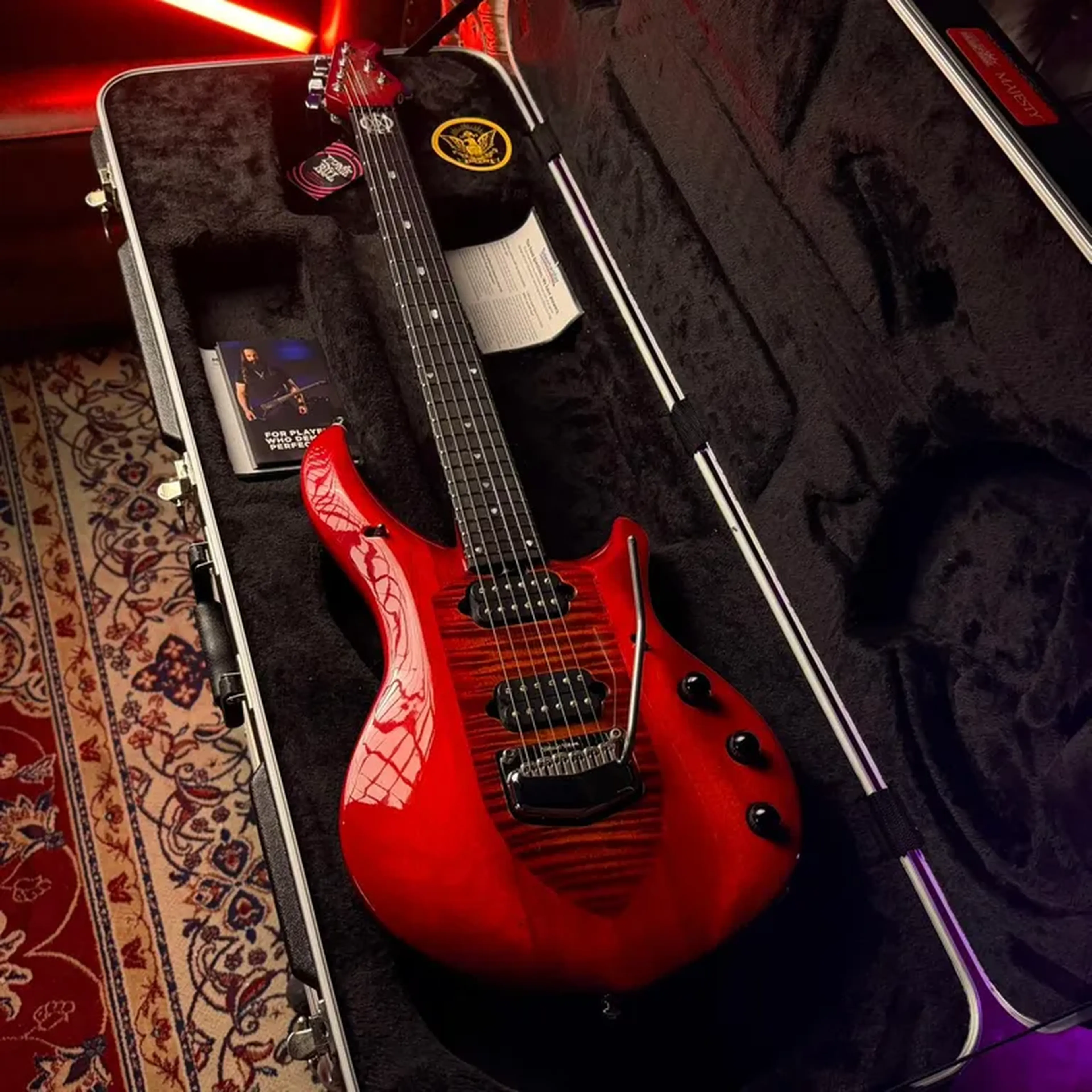 PROMO Guitarra Music Man John Petrucci Majesty Red Sunrise Ltd imagem
