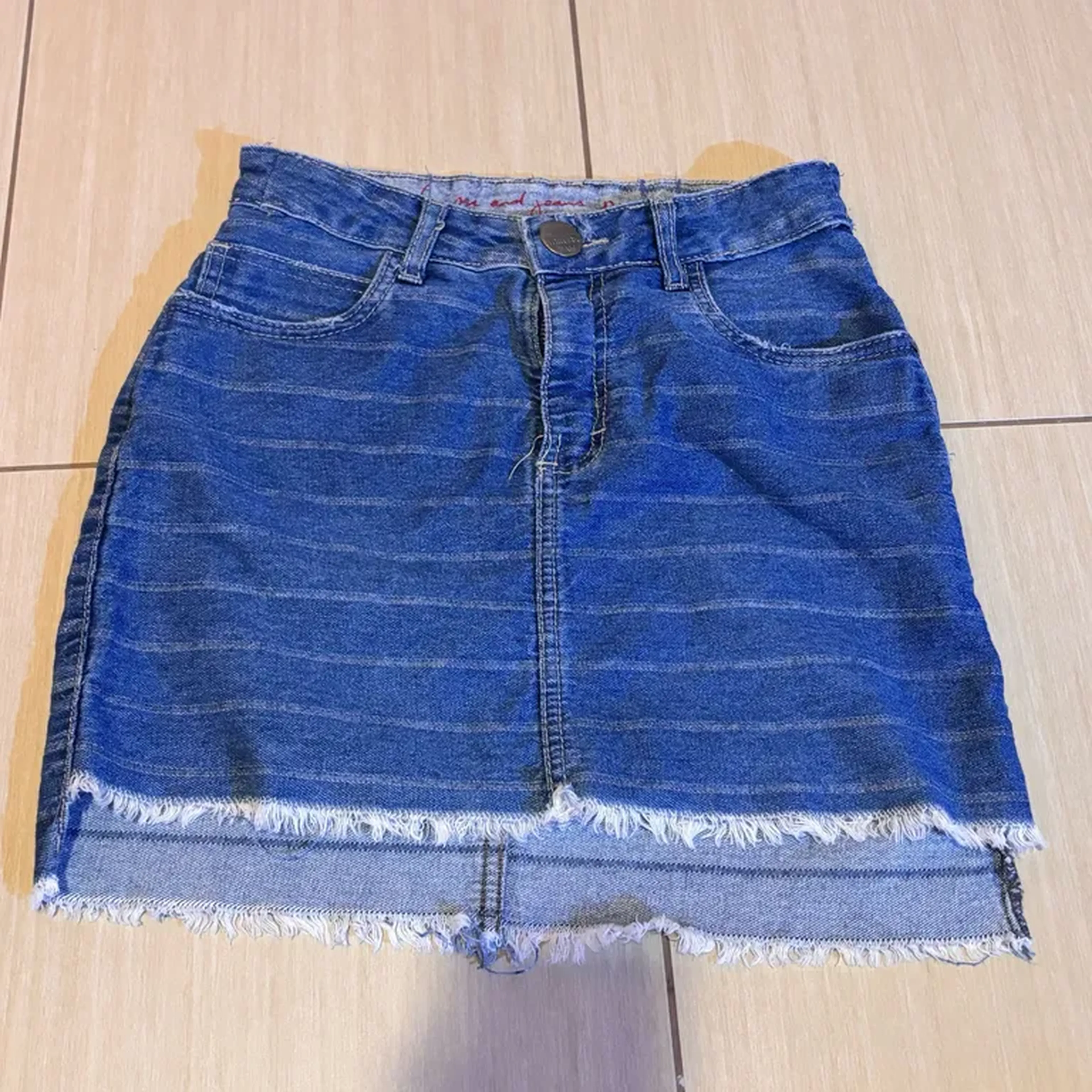 mini saia jeans imagem