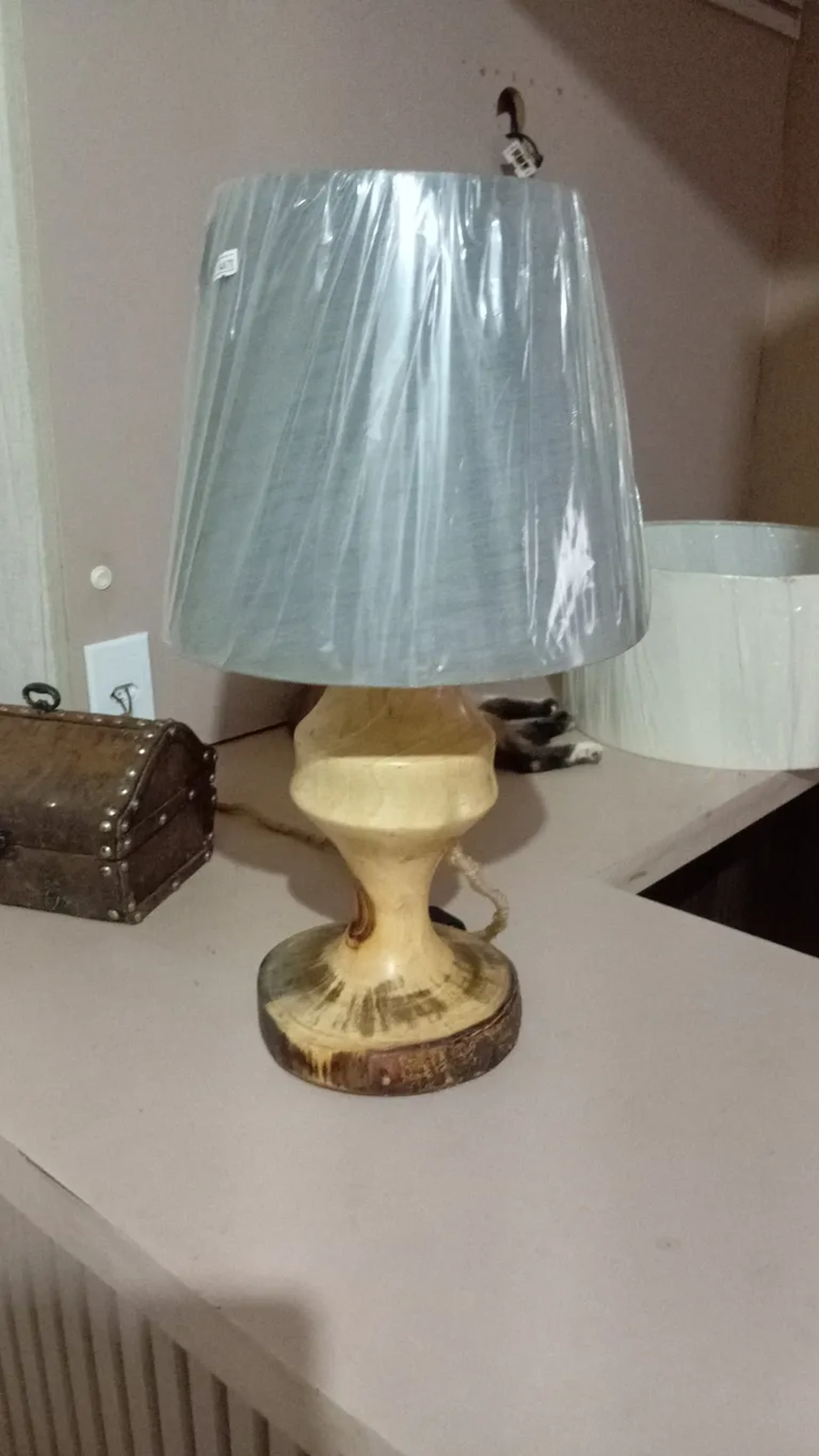 Abajur base de madeira imagem