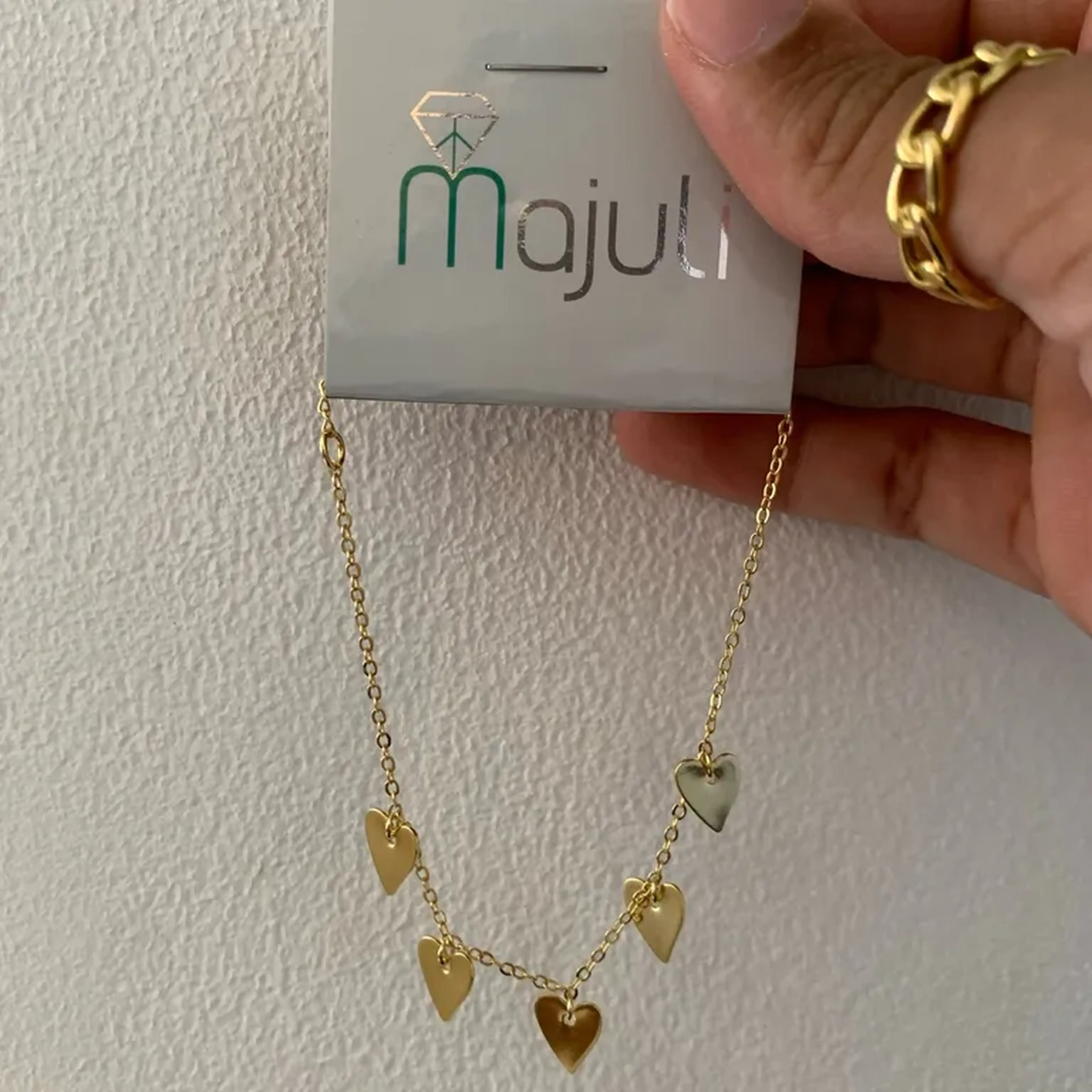 Pulseira dourada de coração imagem