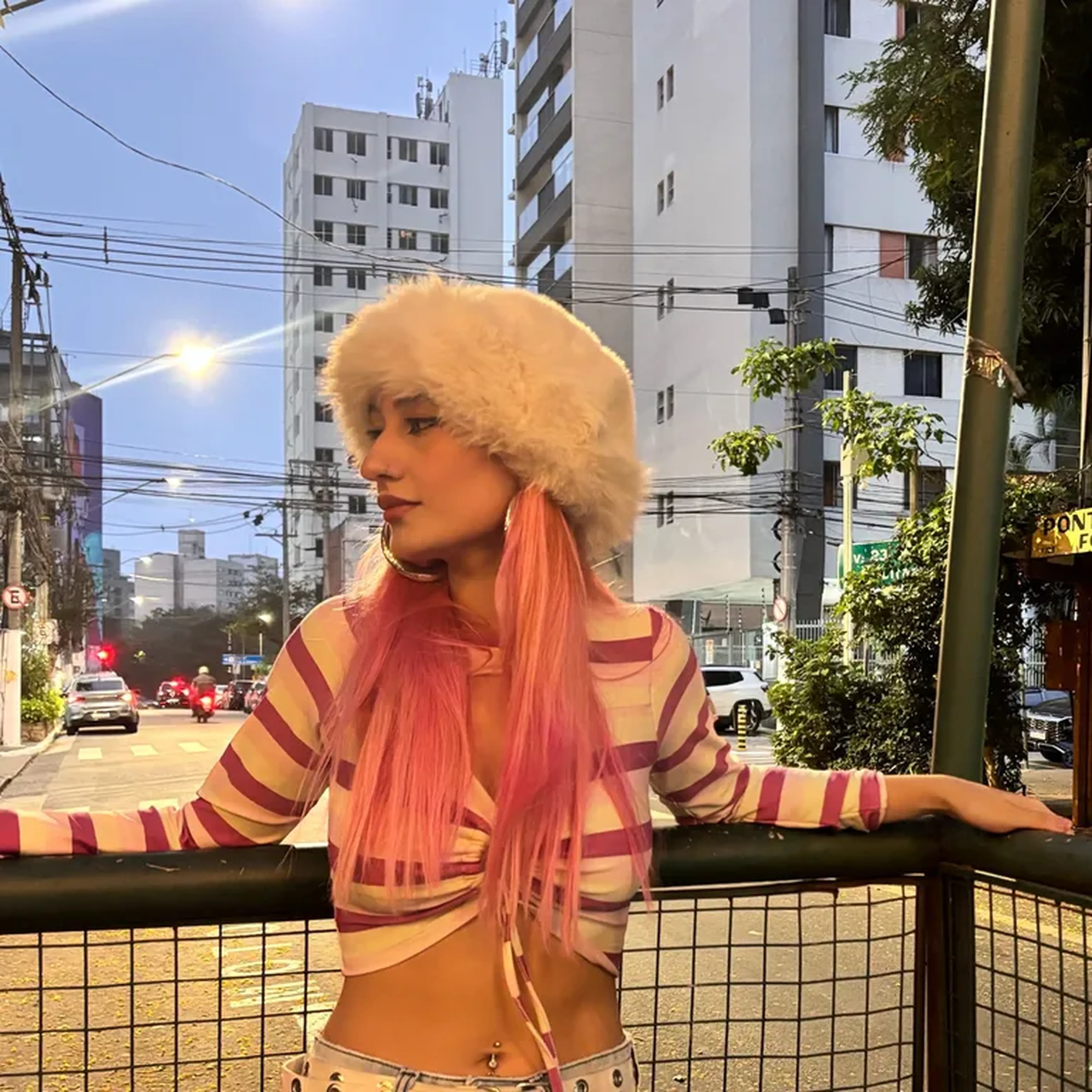 blusa verde e rosa imagem