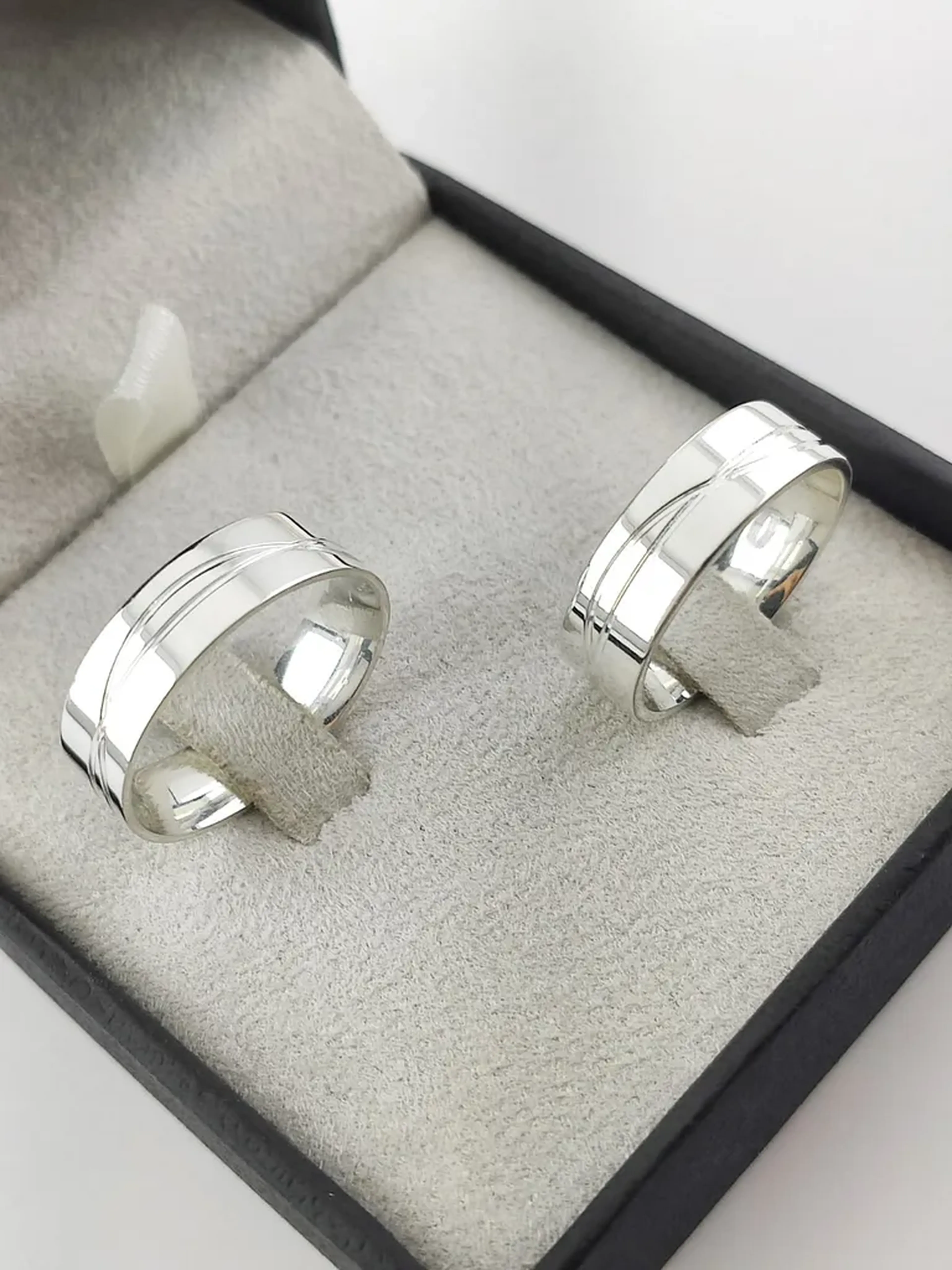 PAR DE ALIANÇA 6MM POLIDA imagem