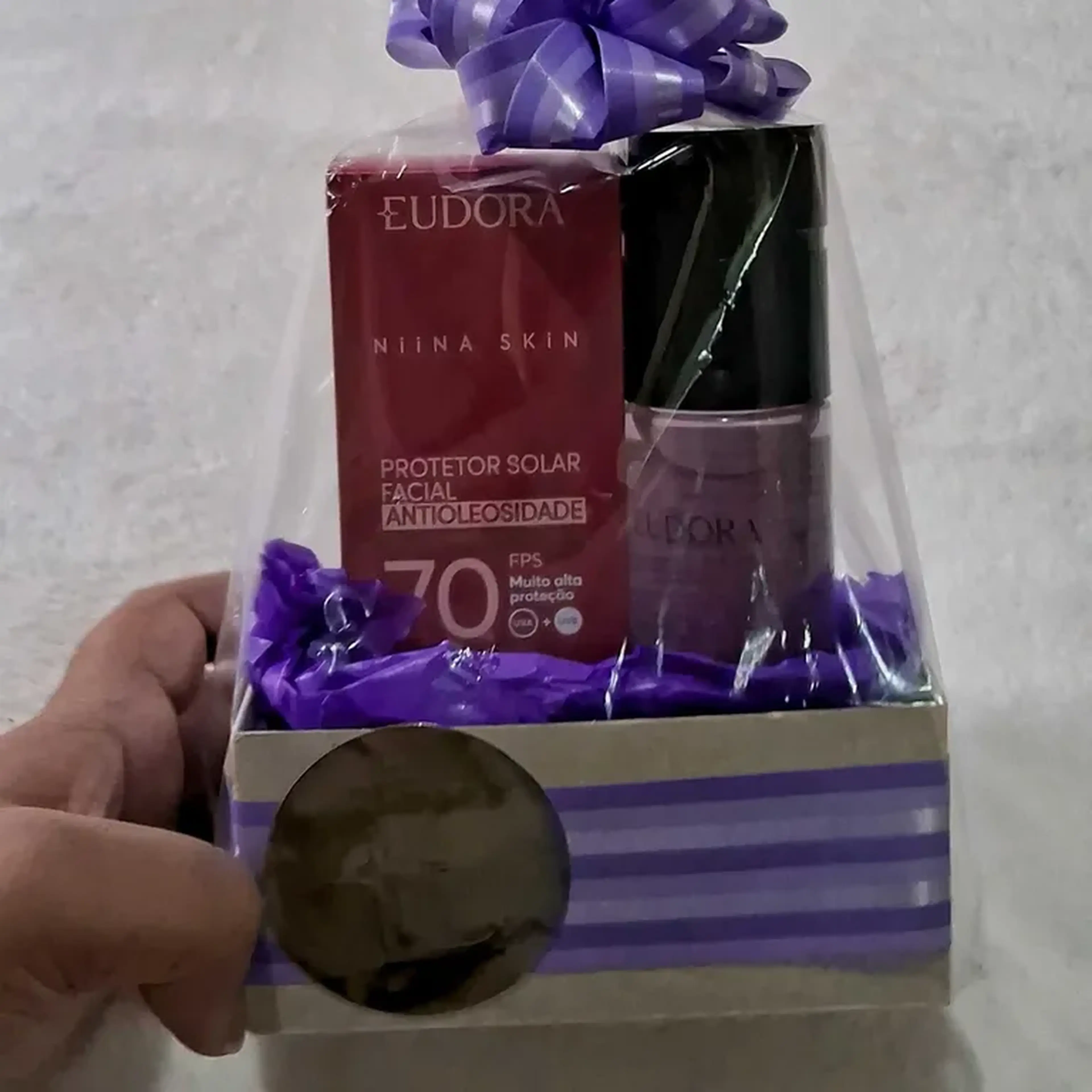 presente Protetor solar niina Secrets e Body Spray Eudora Roxo imagem