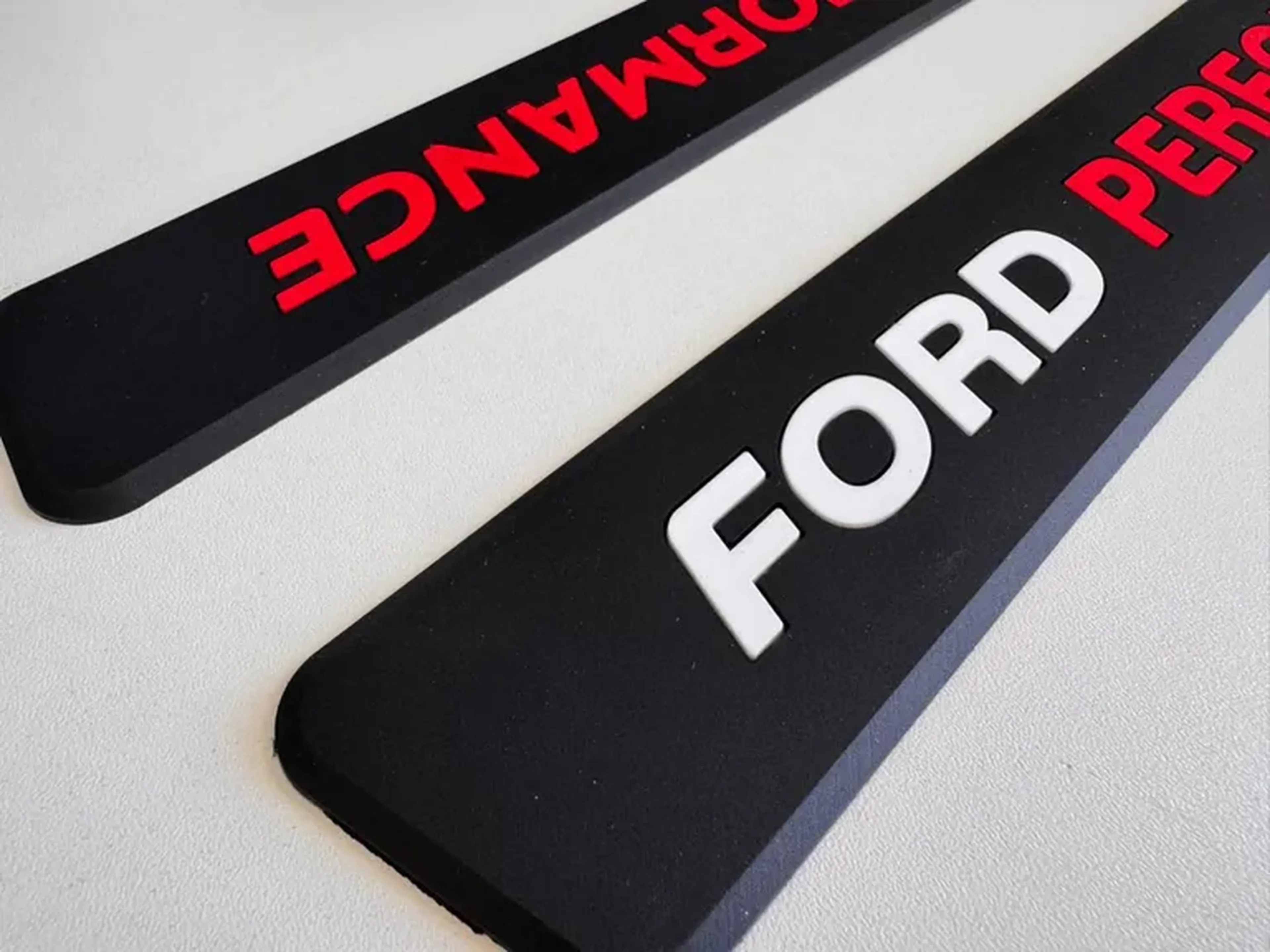 Soleira FORD PERFORMANCE (preta) imagem