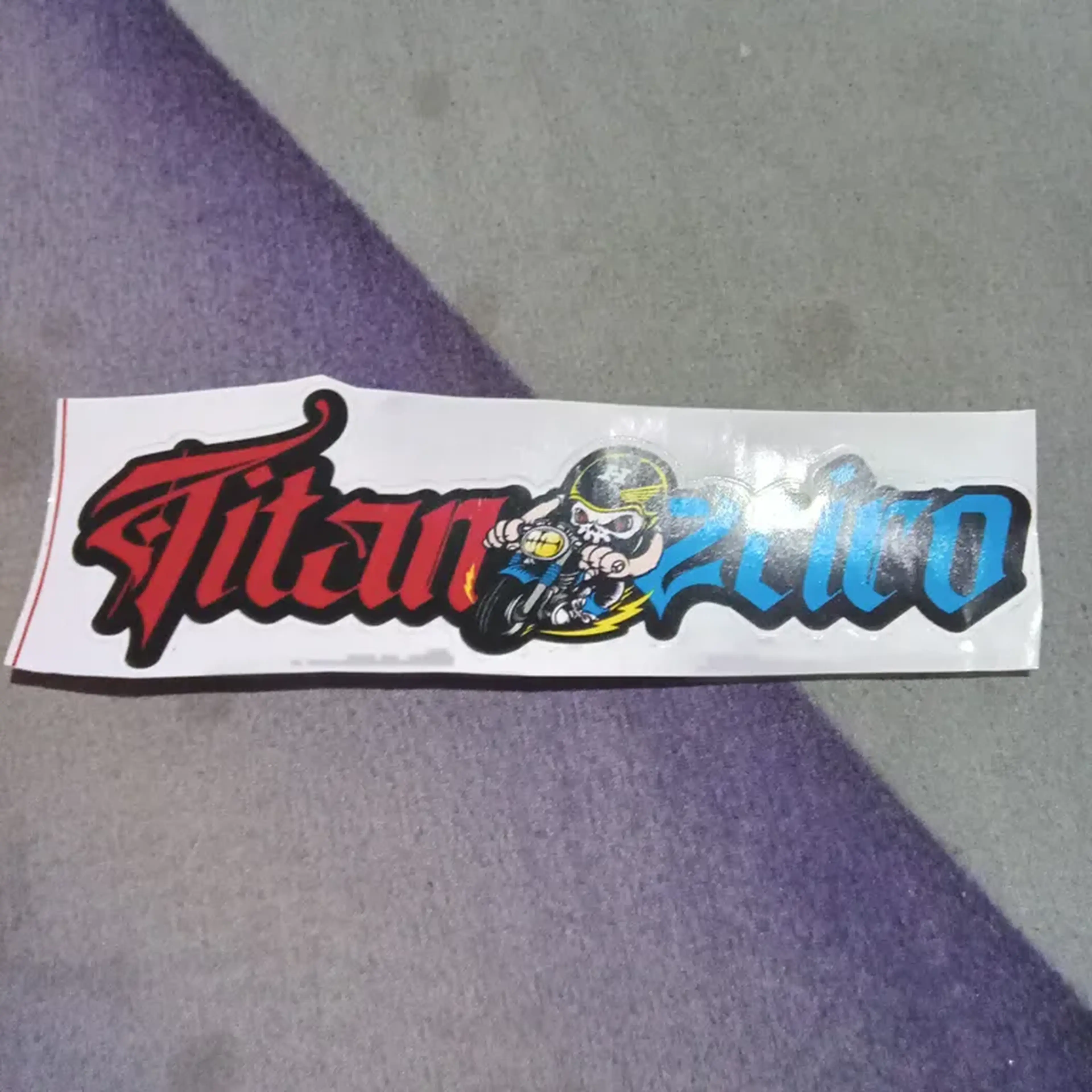 Adesivo Titanzeiro imagem