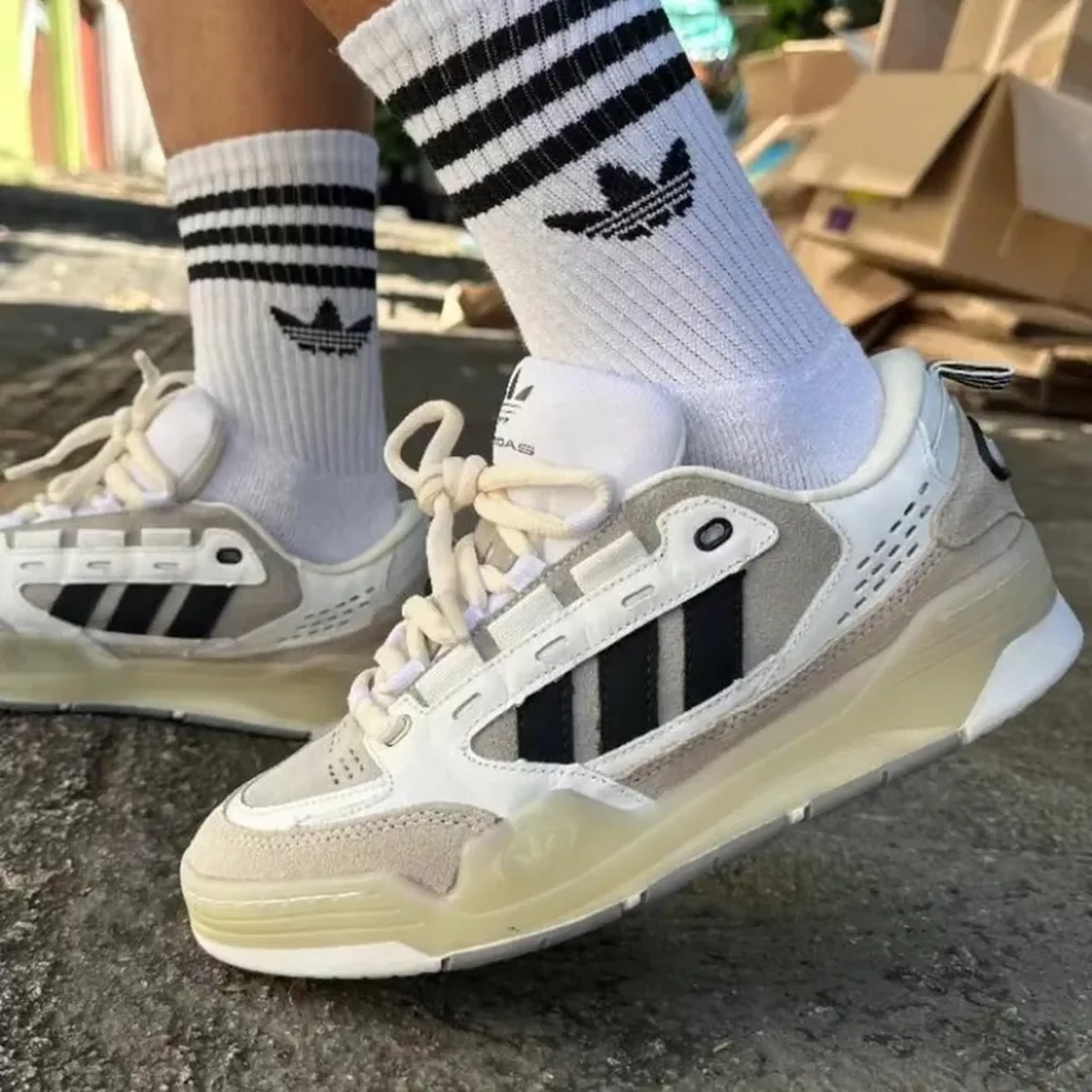 Adidas 2000 Branco e Cinza Premium imagem