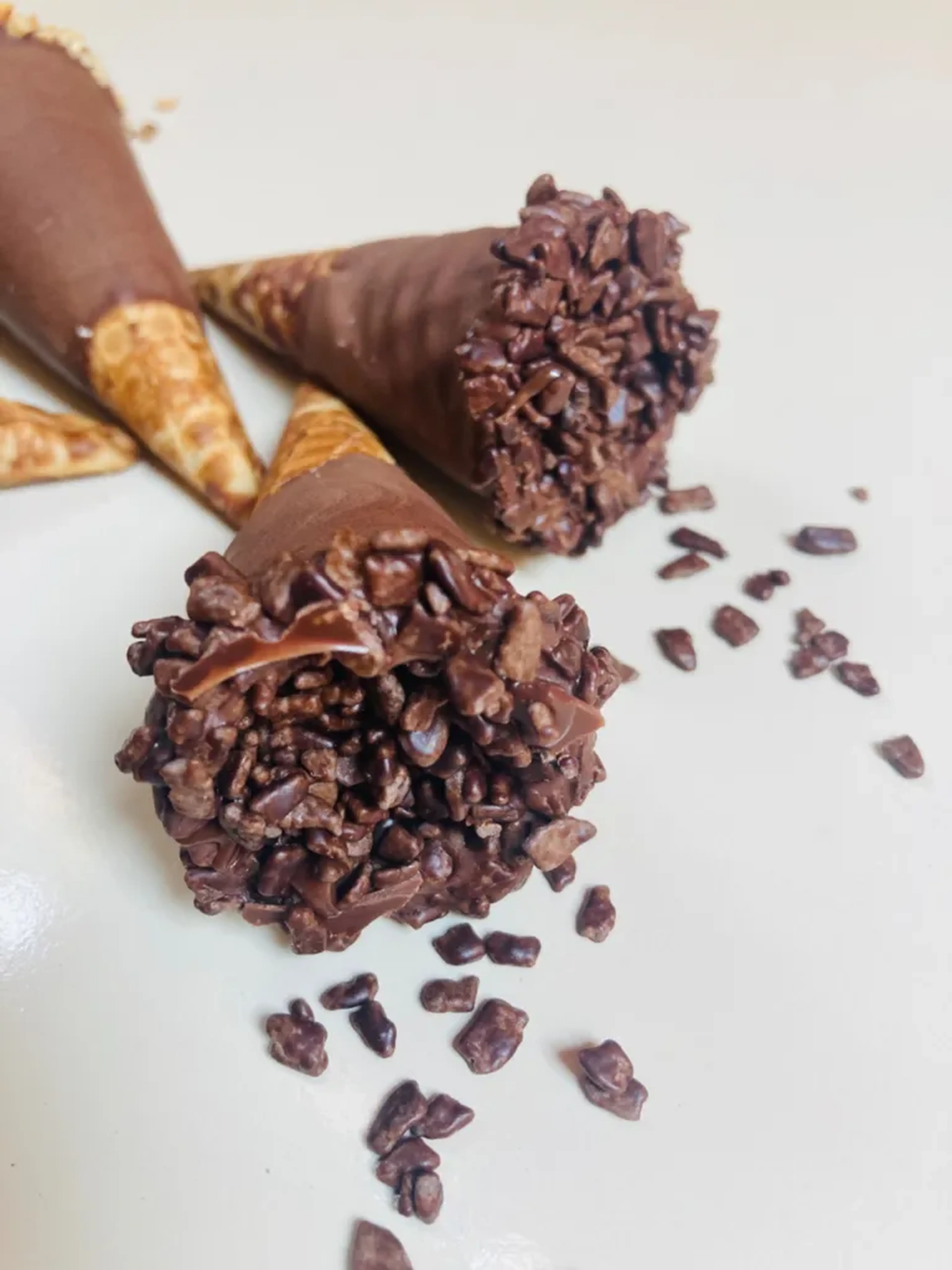 Cone trufado mine Ferrero Rocher Oreo e prestígio imagem