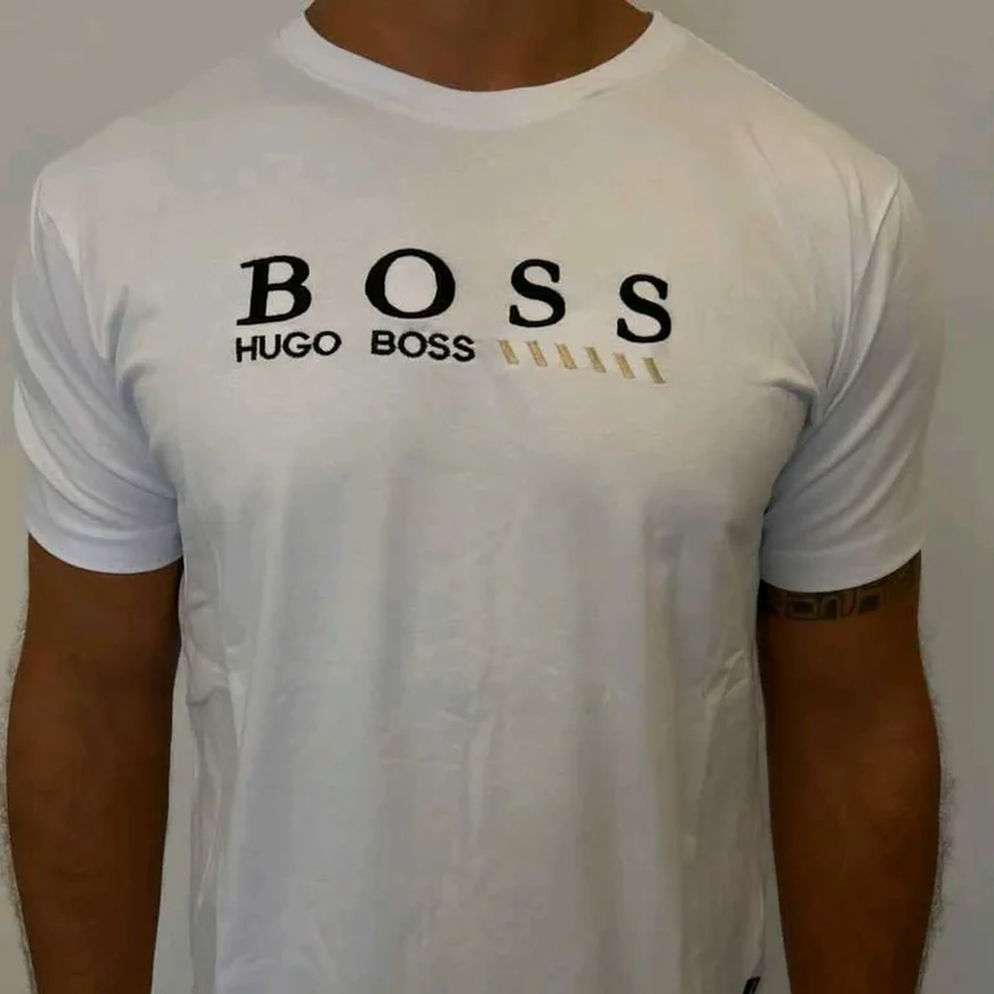 Camiseta Boss branca bordada G imagem