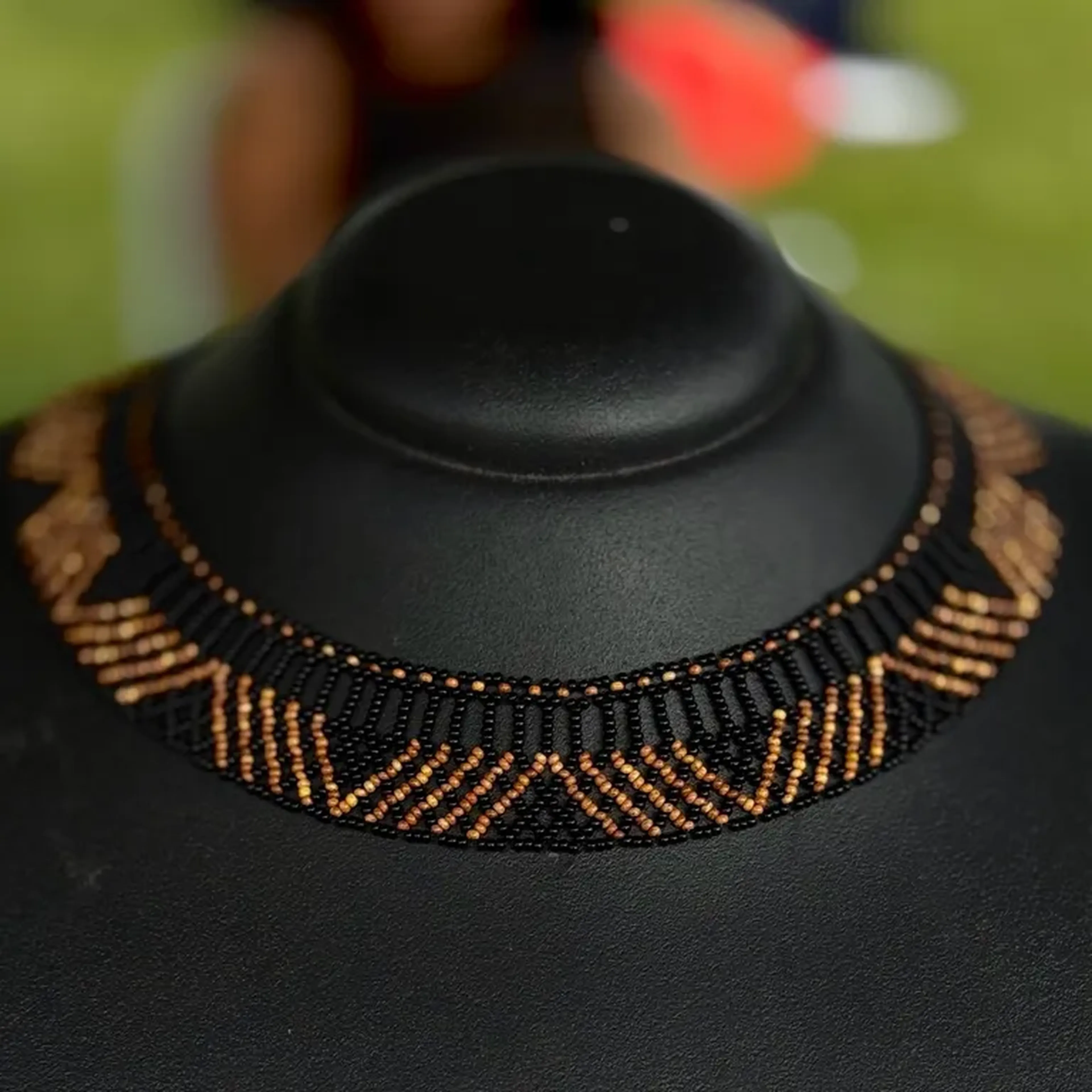 colar com grafismo da jiboia imagem