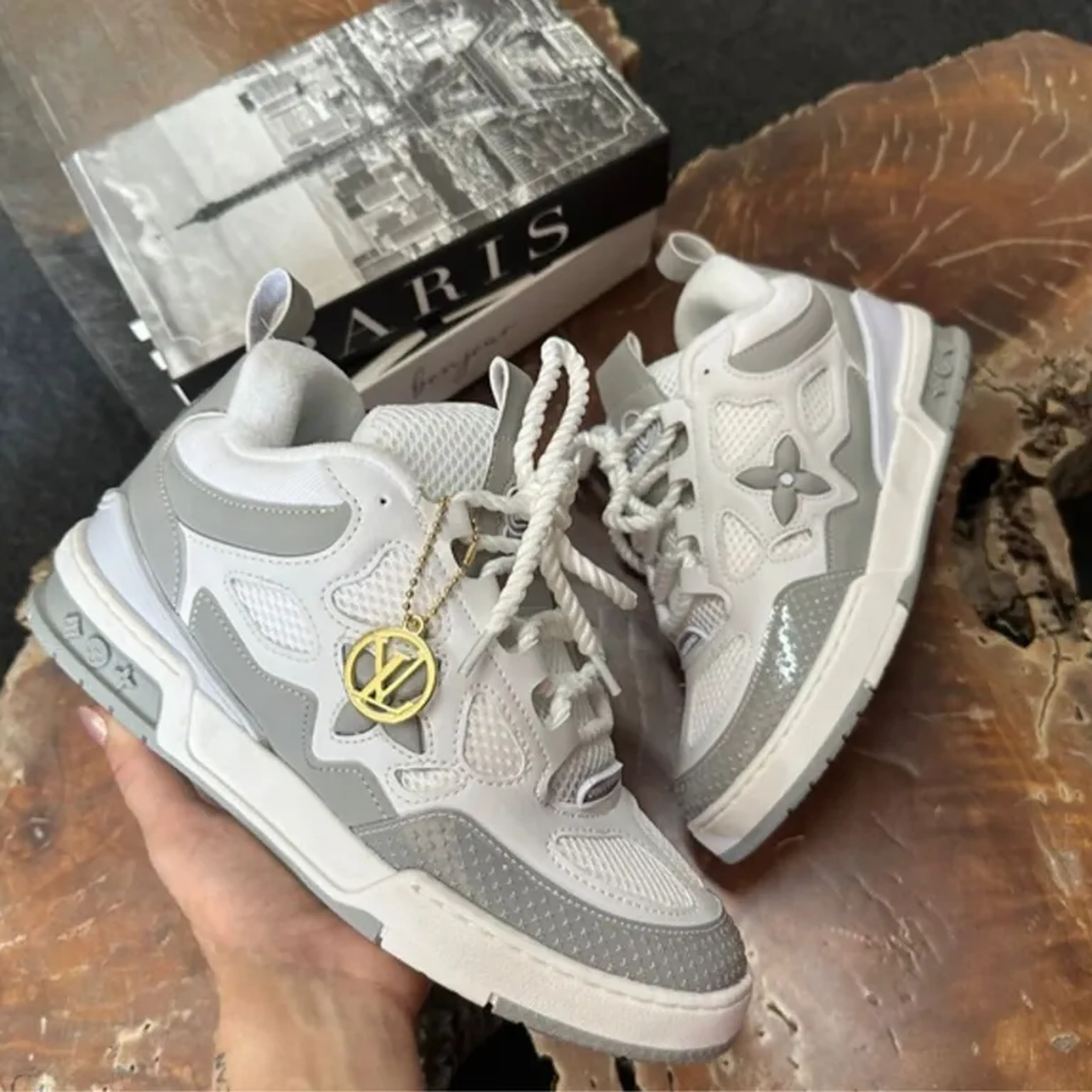 Louis Vuitton Skate Cinza e Branco imagem