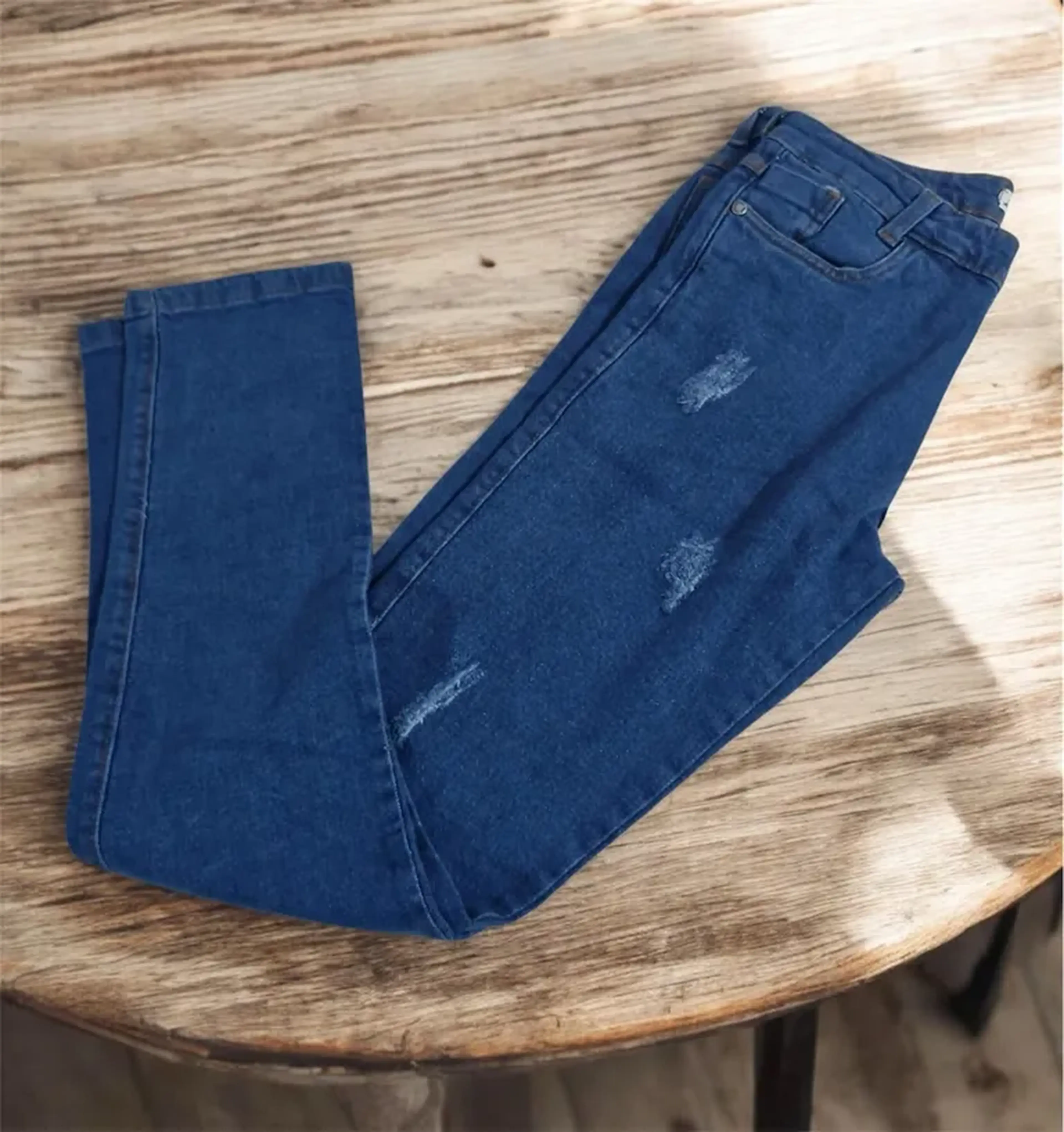 Calça jeans skinny imagem