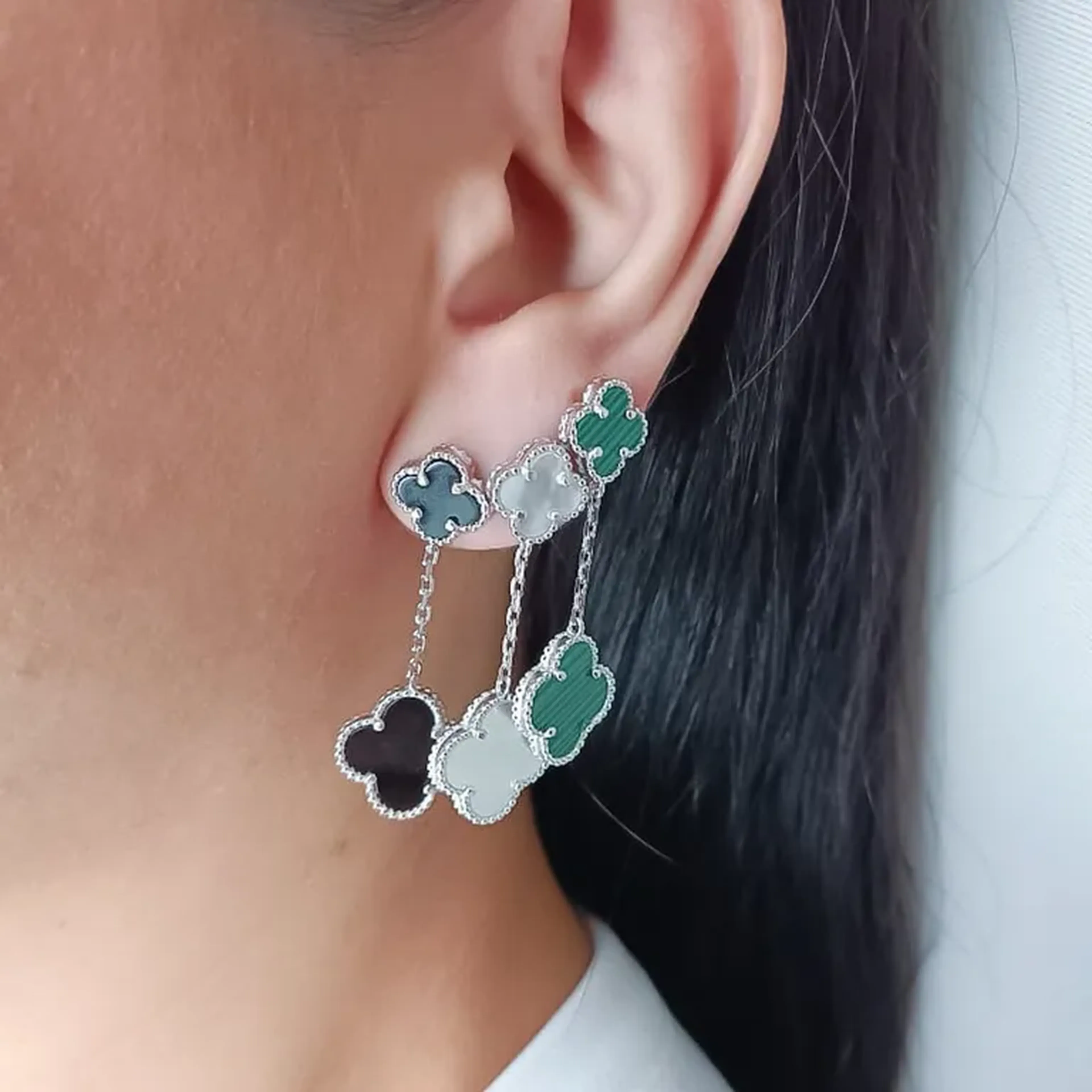Brinco Prata 925 Trevos (13mm e 9mm) | Ônix | Malaquita | Madre imagem