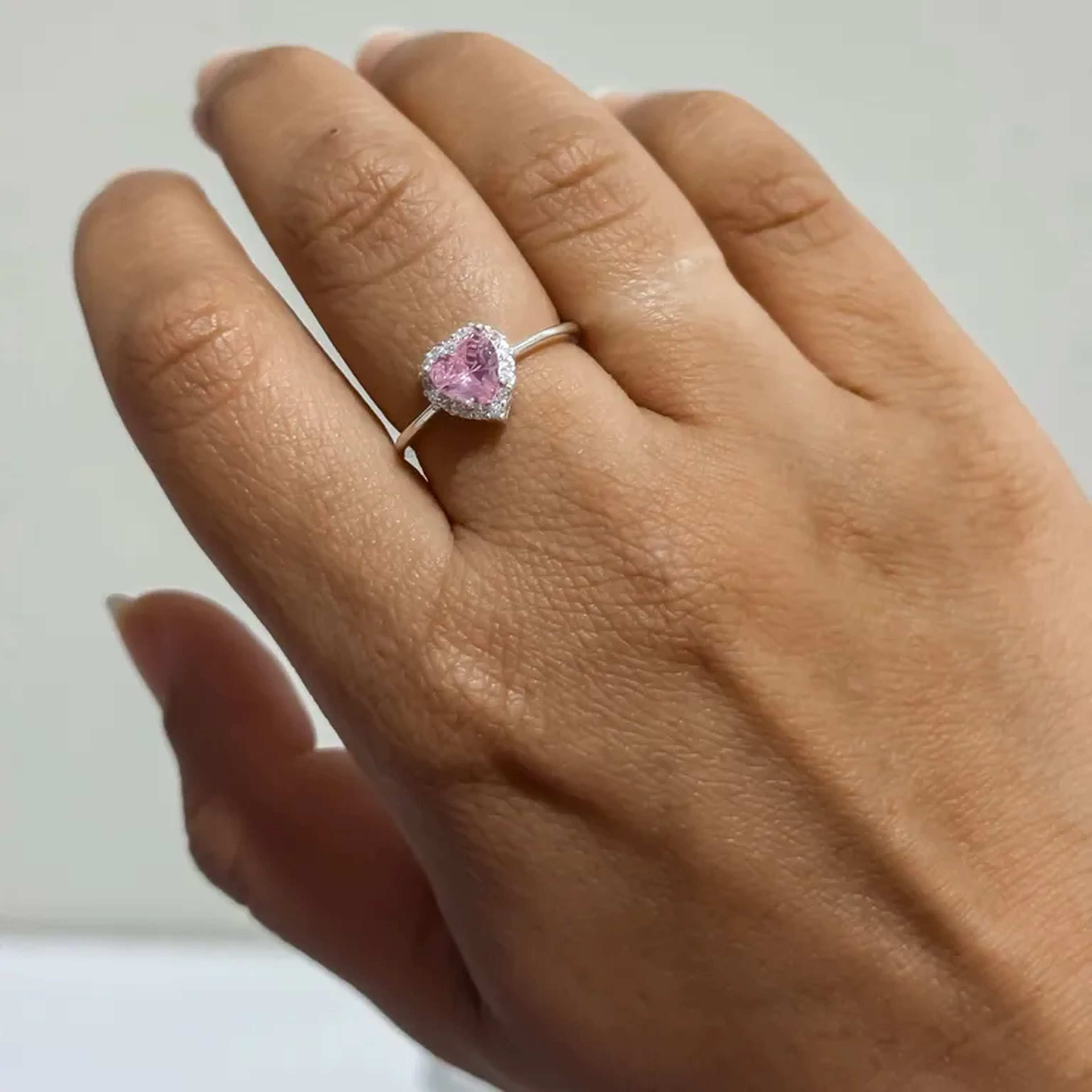 Anel cravejado Com coração rosa imagem