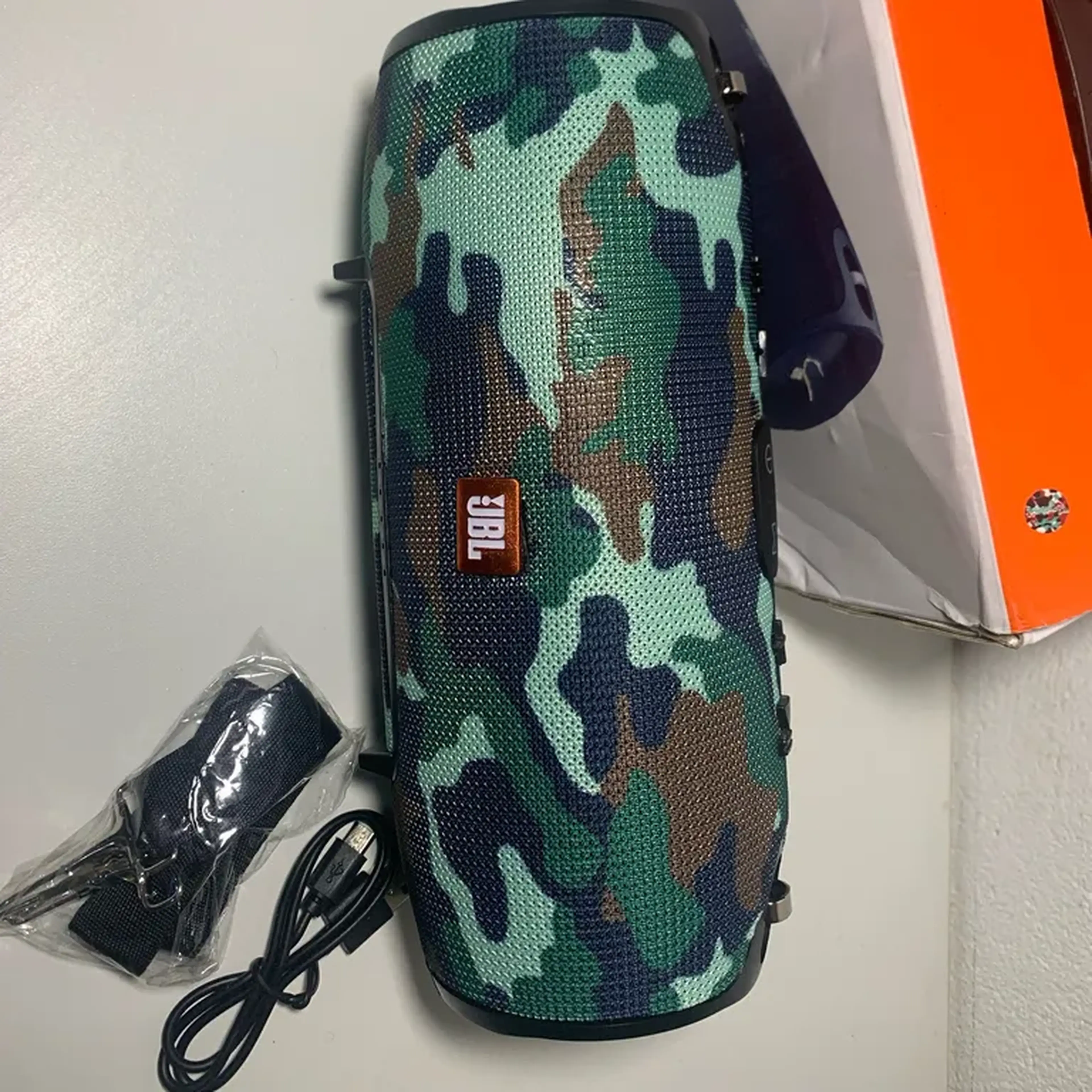 Caixa de sombluetooth tipo jbl exército esclusiva imagem