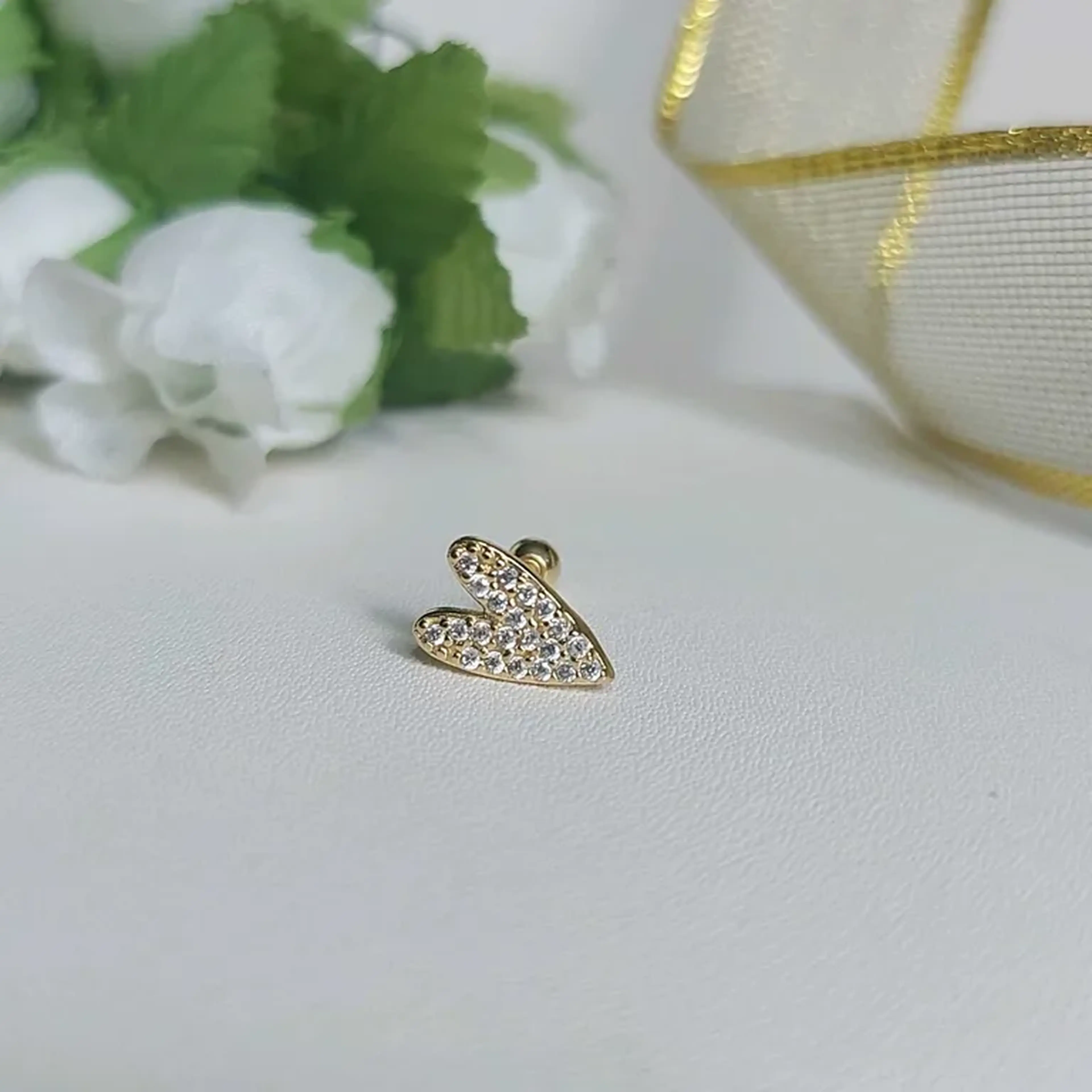 piercing coração cravejado imagem