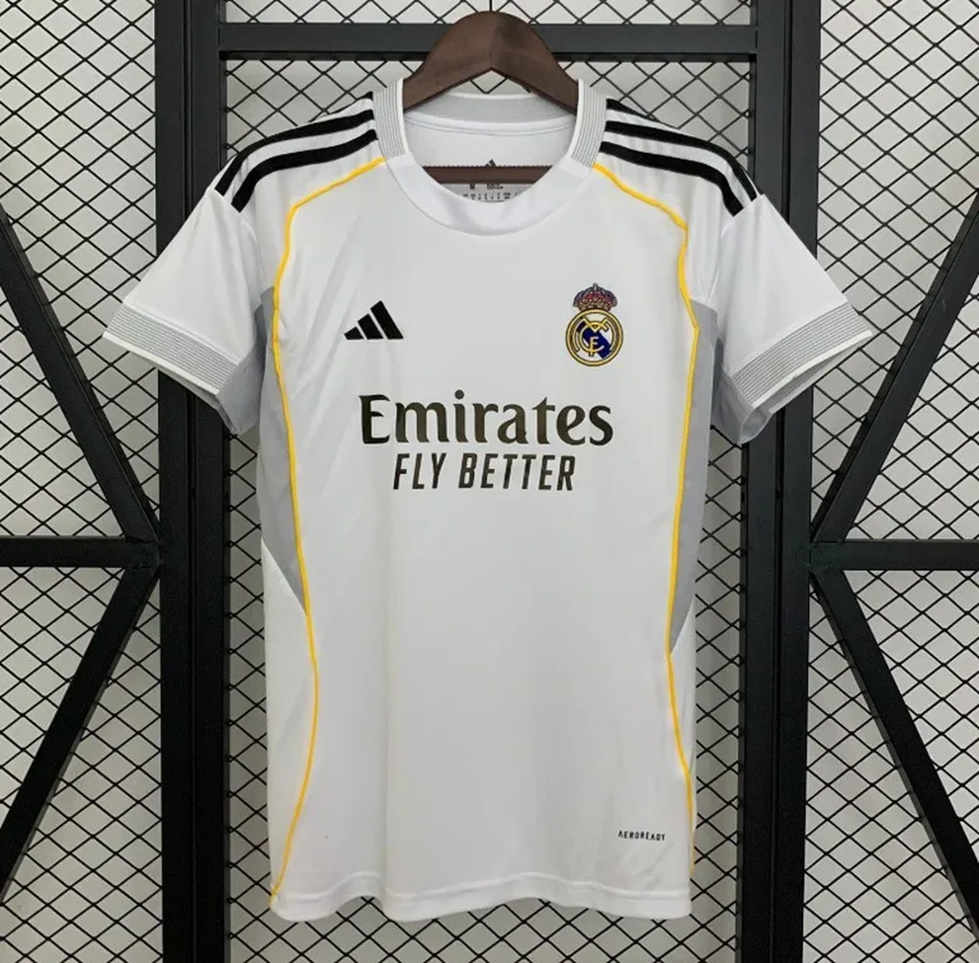 Real Madrid Home 2526 Padrão Tailandês imagem