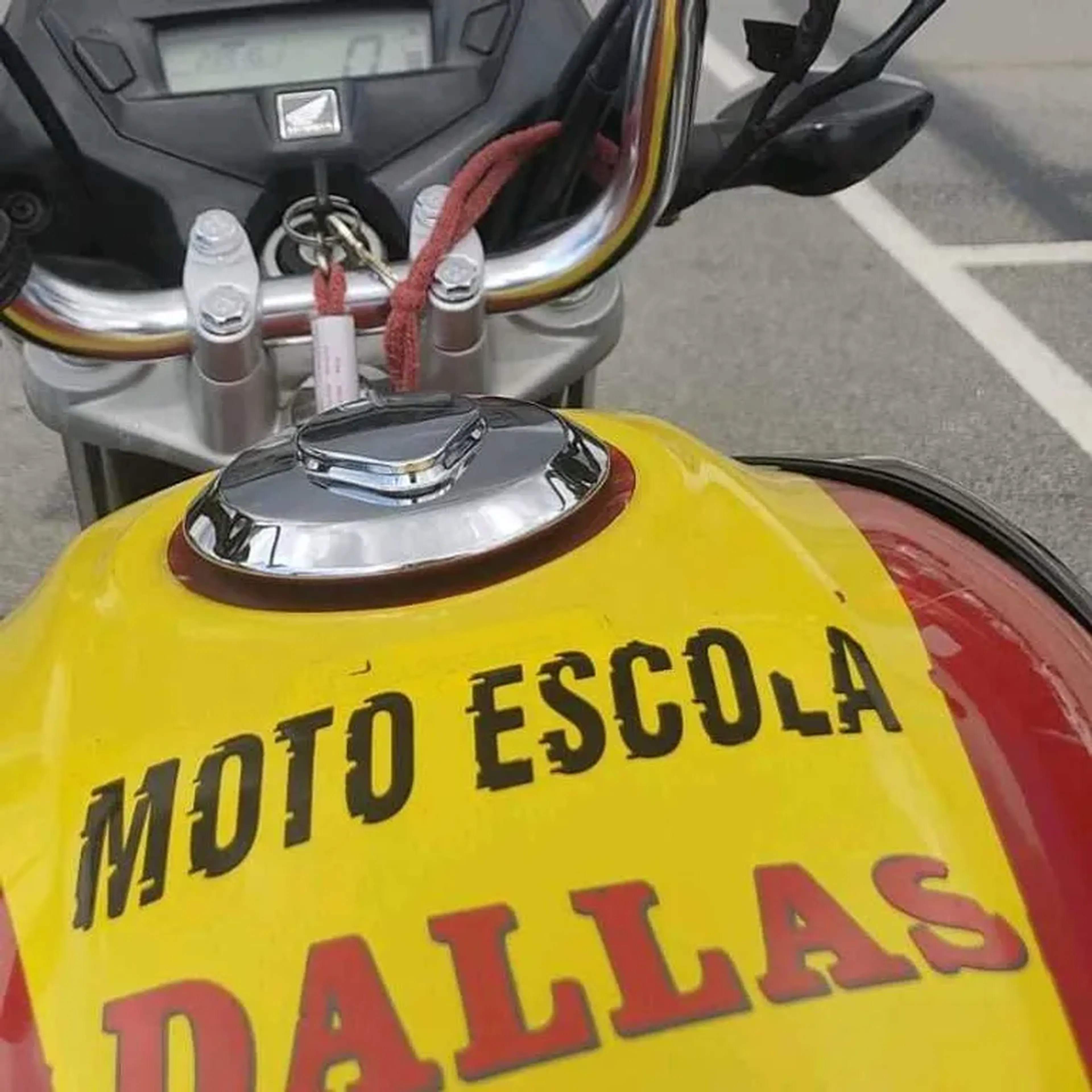 Uma aula avulsa de moto imagem