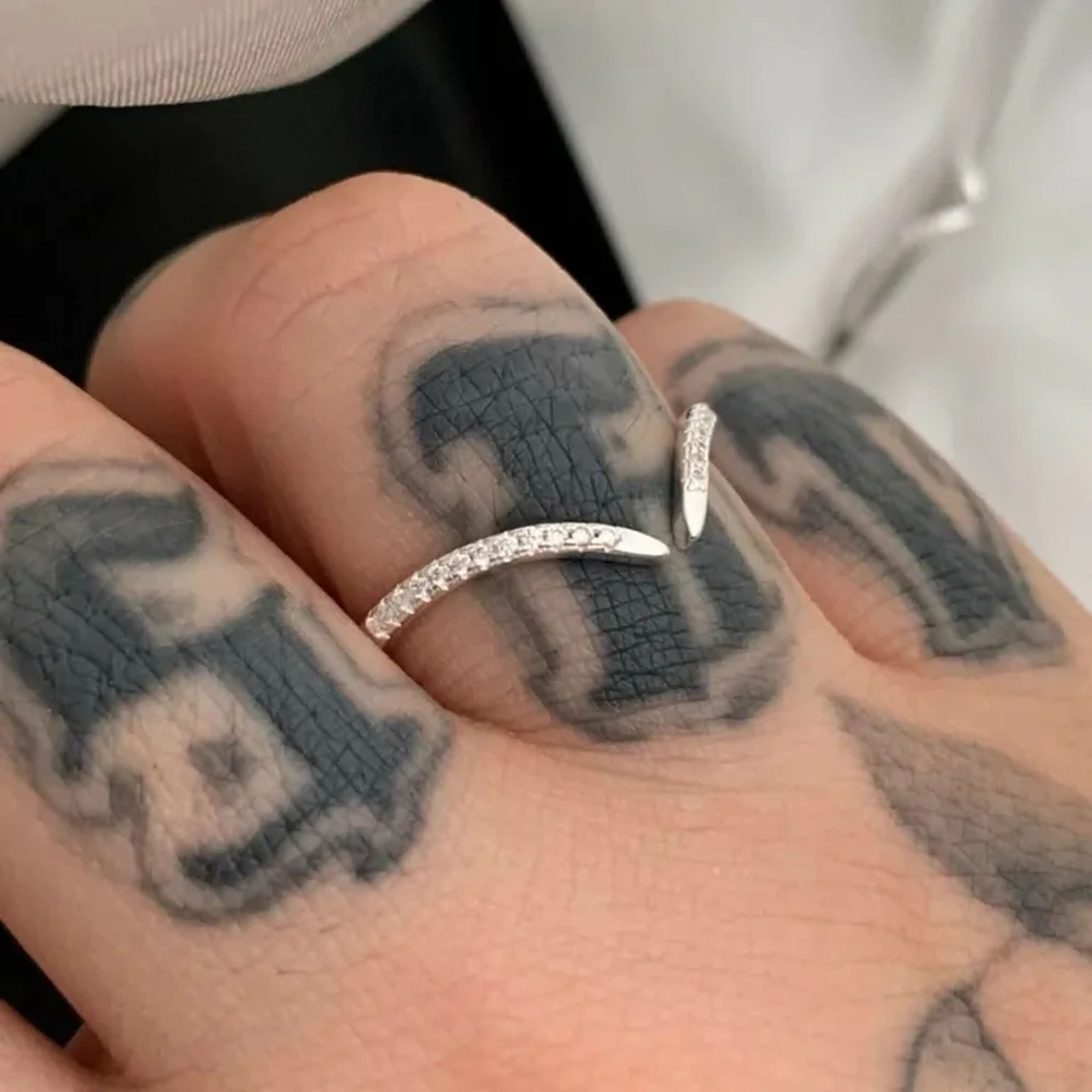 Anel V PRATA 925 imagem