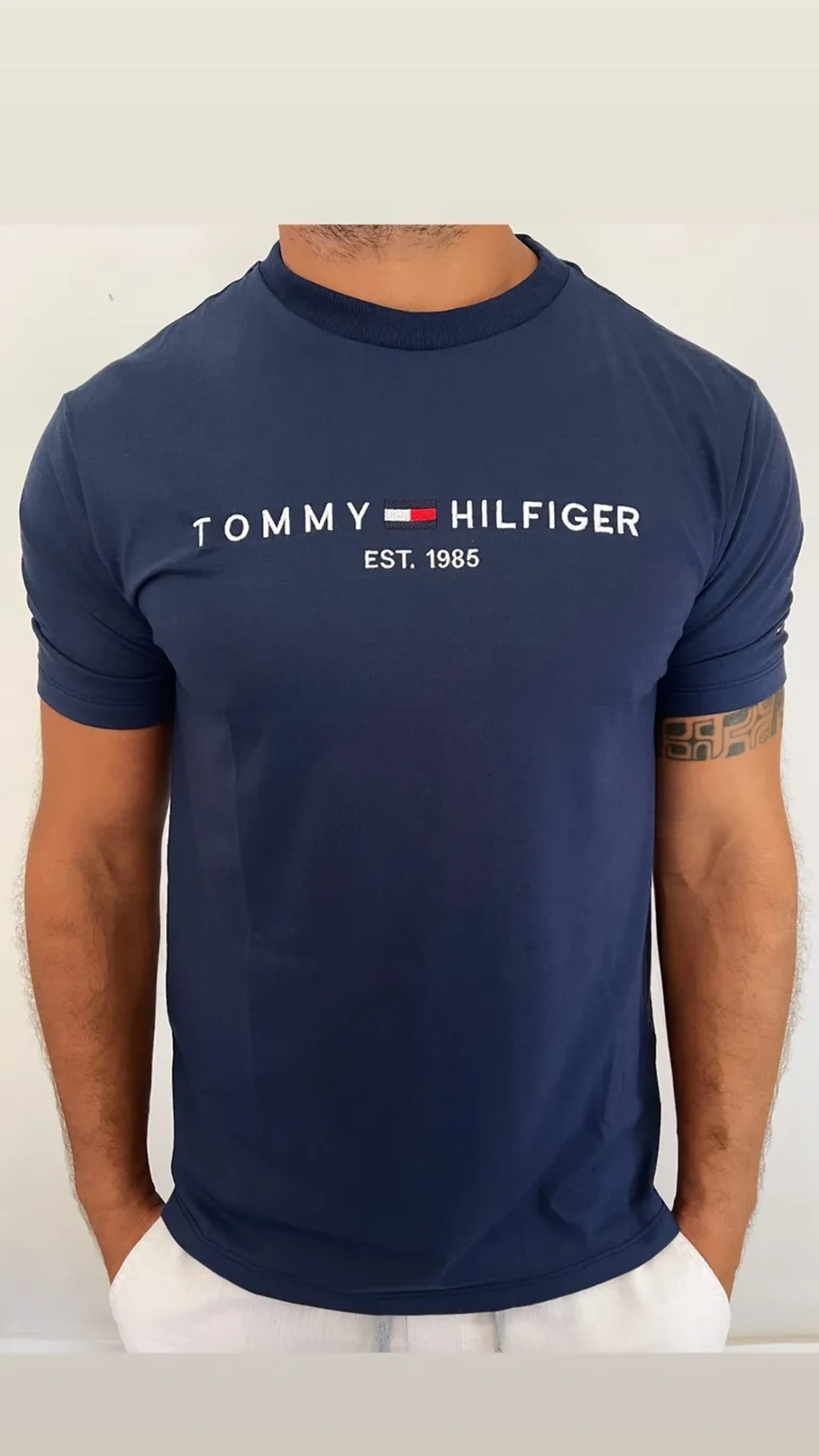 Camiseta TH azul marinho imagem