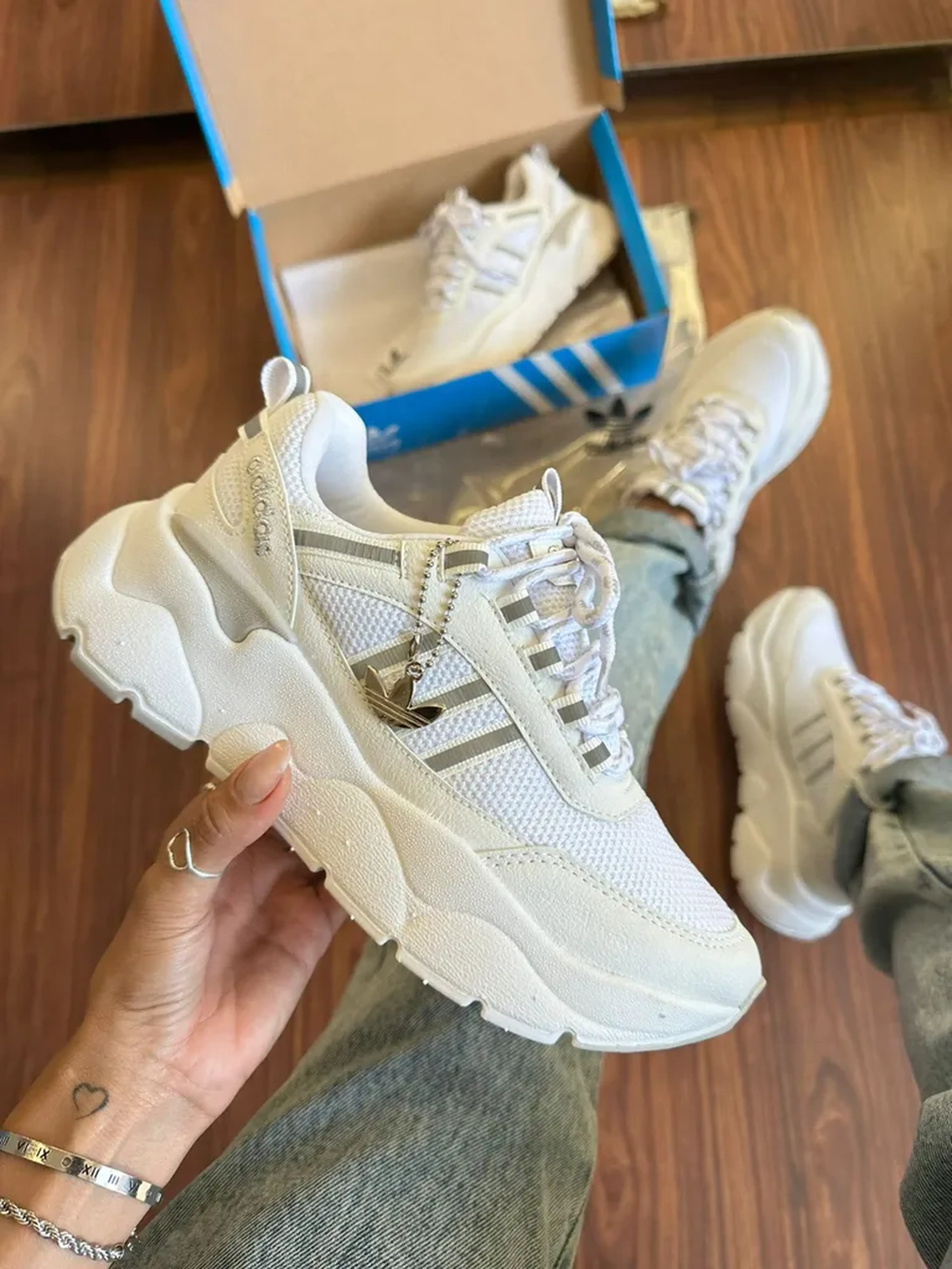 ADIDAS DYMOND imagem